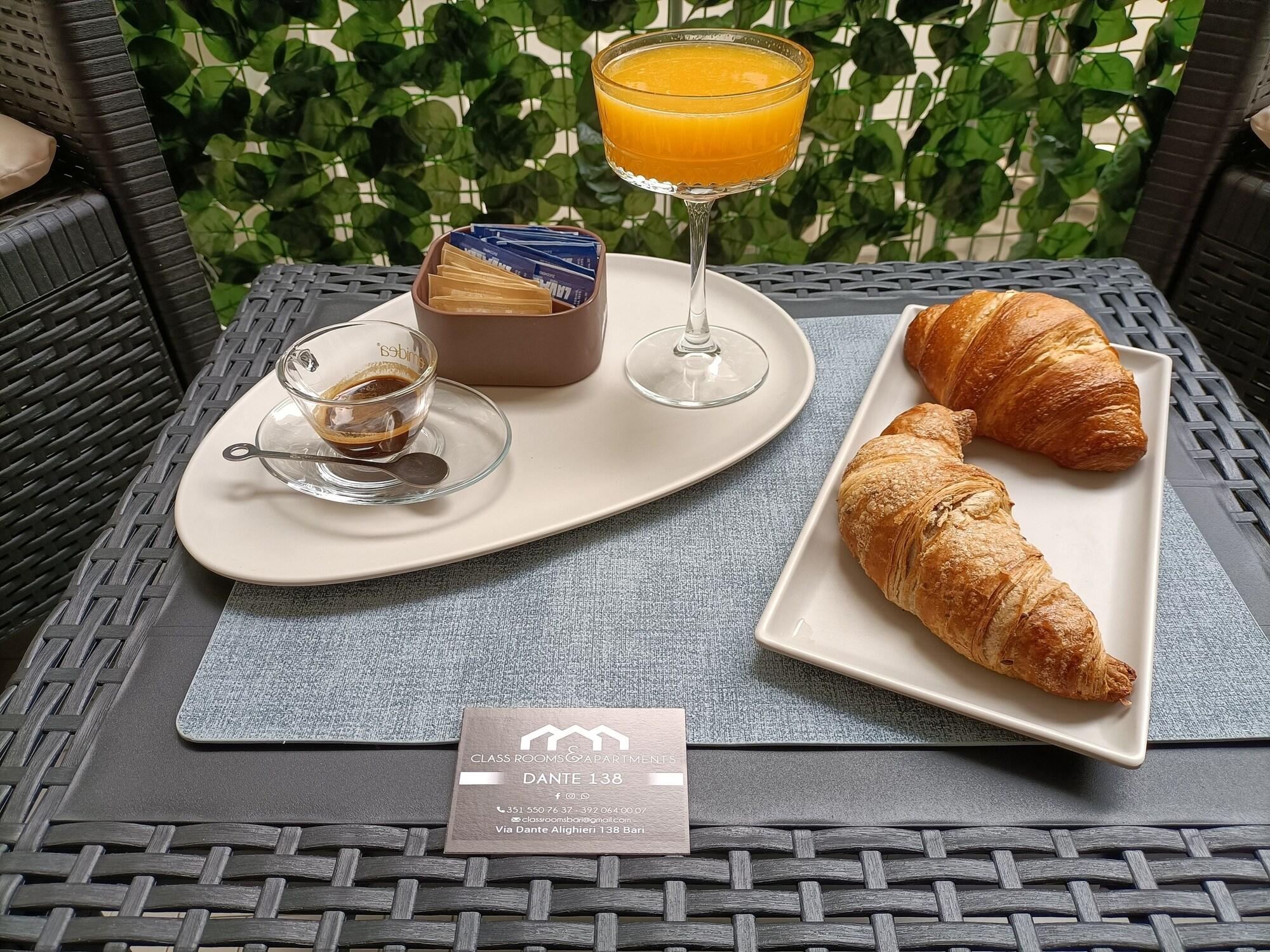 Restaurant DANTE 138 CLASS ROOMS & APARTMENTS