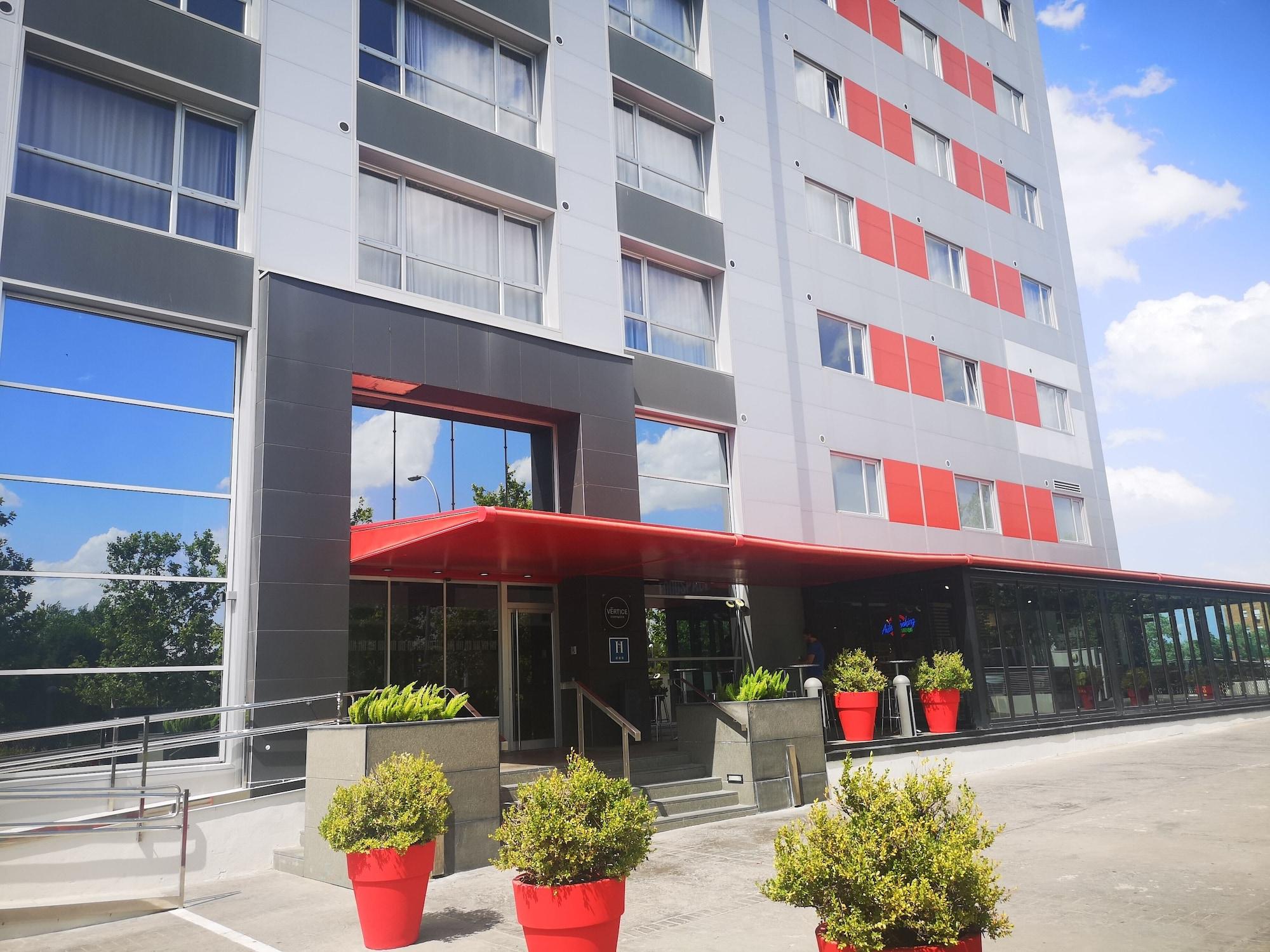 Vista Exterior Vertice Roomspace Madrid