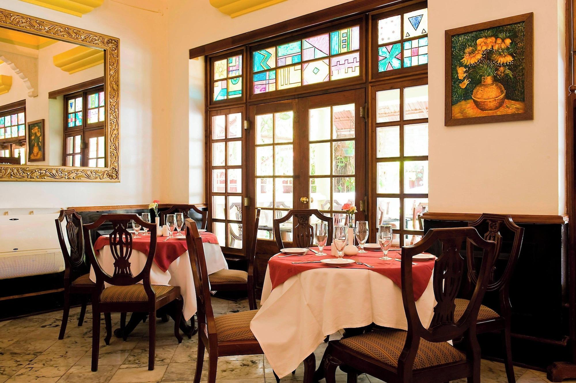 Restaurant Protea Hotel by Marriott Dar es Salaam Courtyard