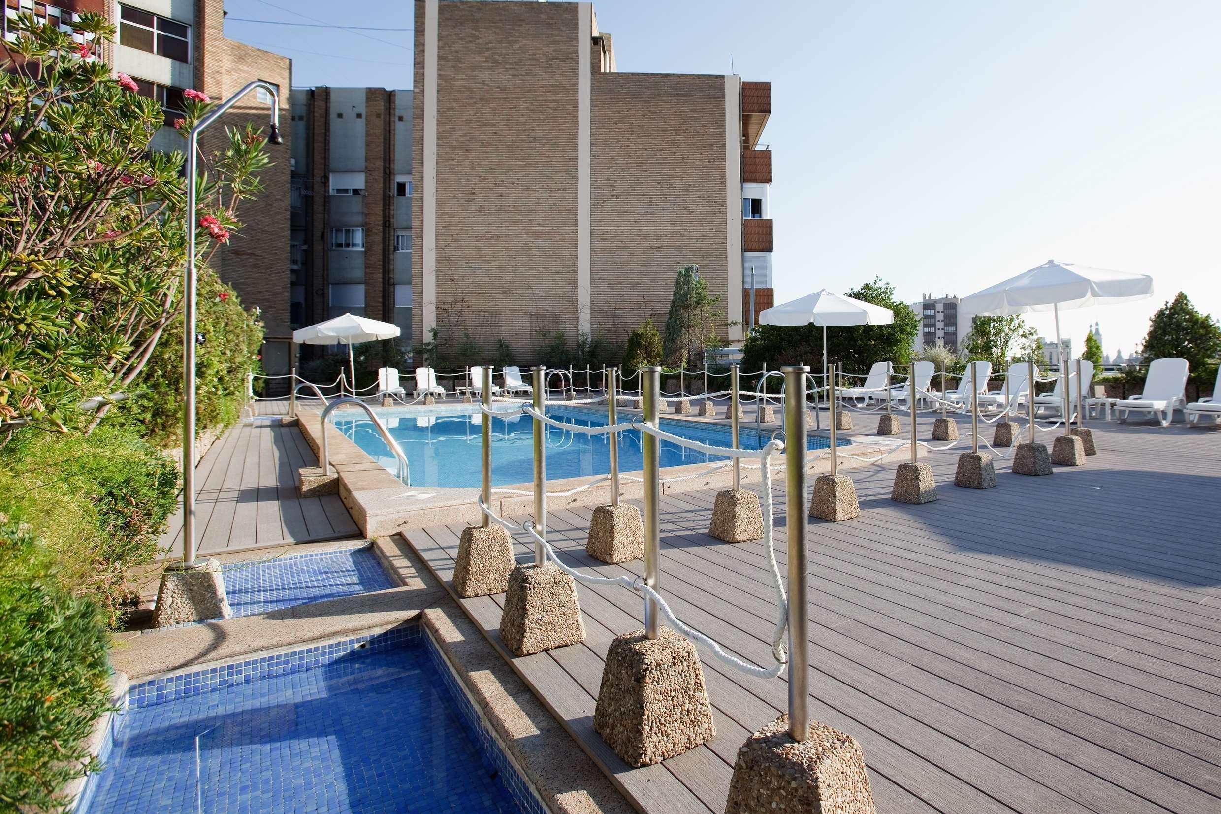 Vista Exterior Hotel Palafox