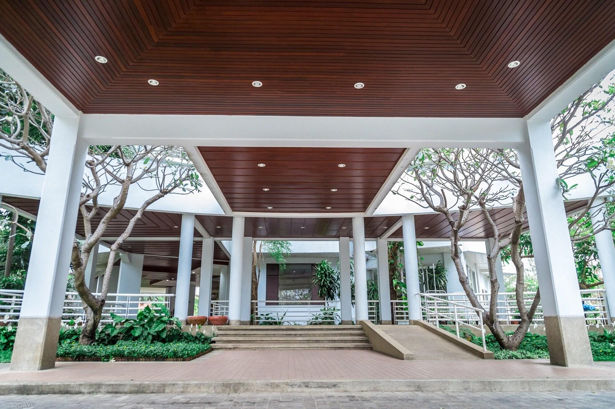 Vista Lobby Sandy Beach Condo 17D
