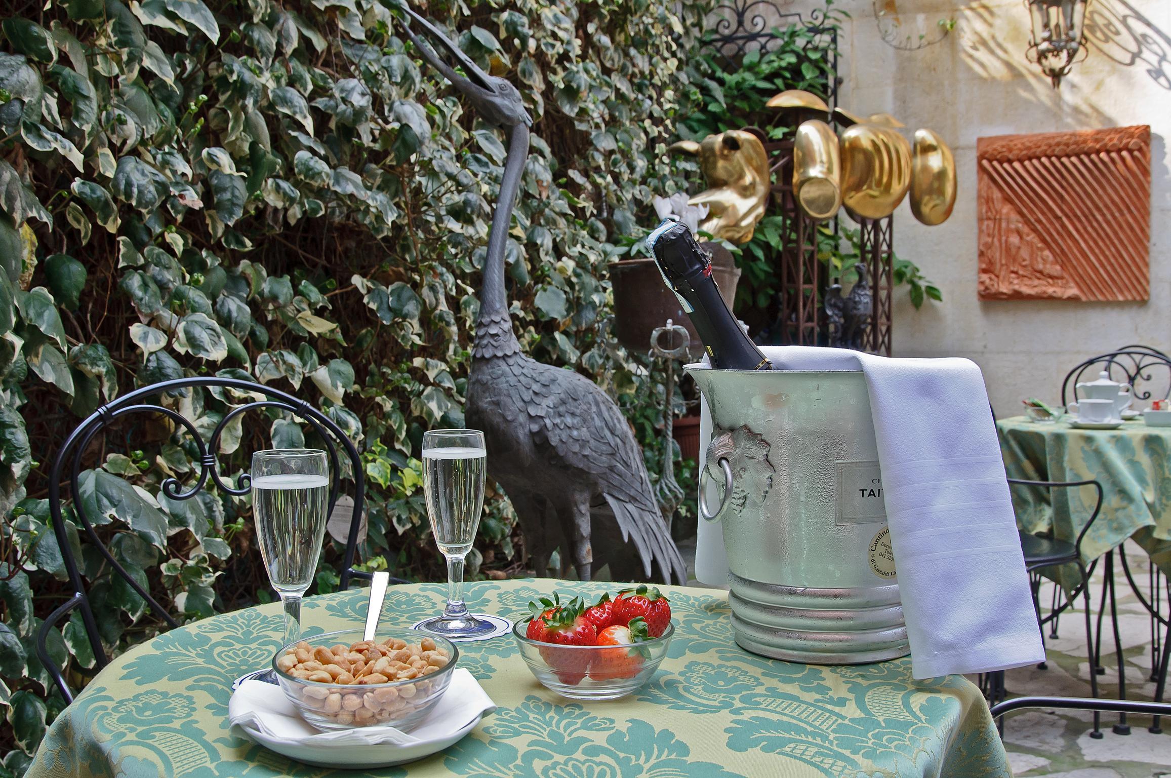 Varios Hotel La Fenice Et Des Artistes