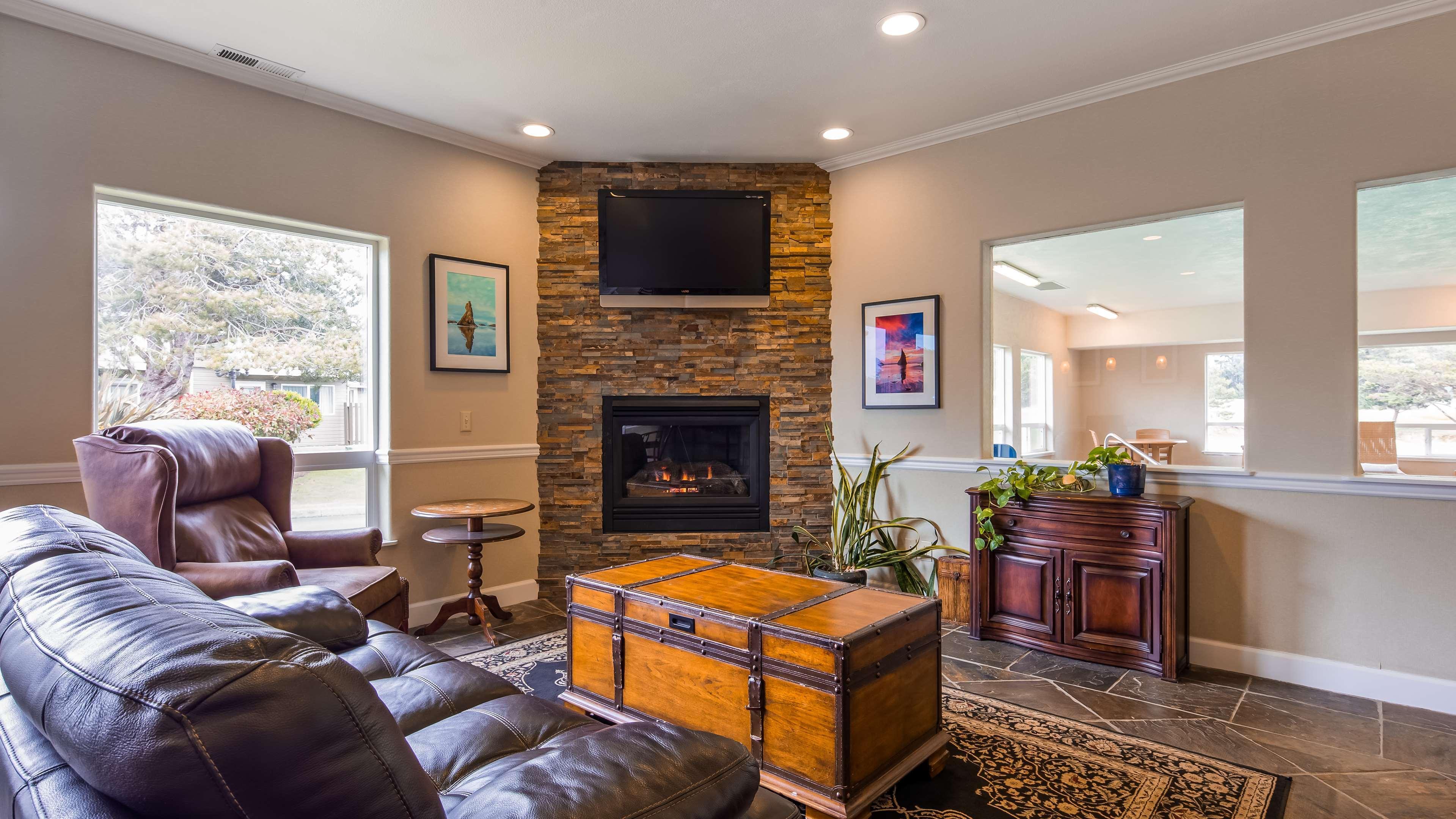 Vista Lobby Best Western Inn At Face Rock