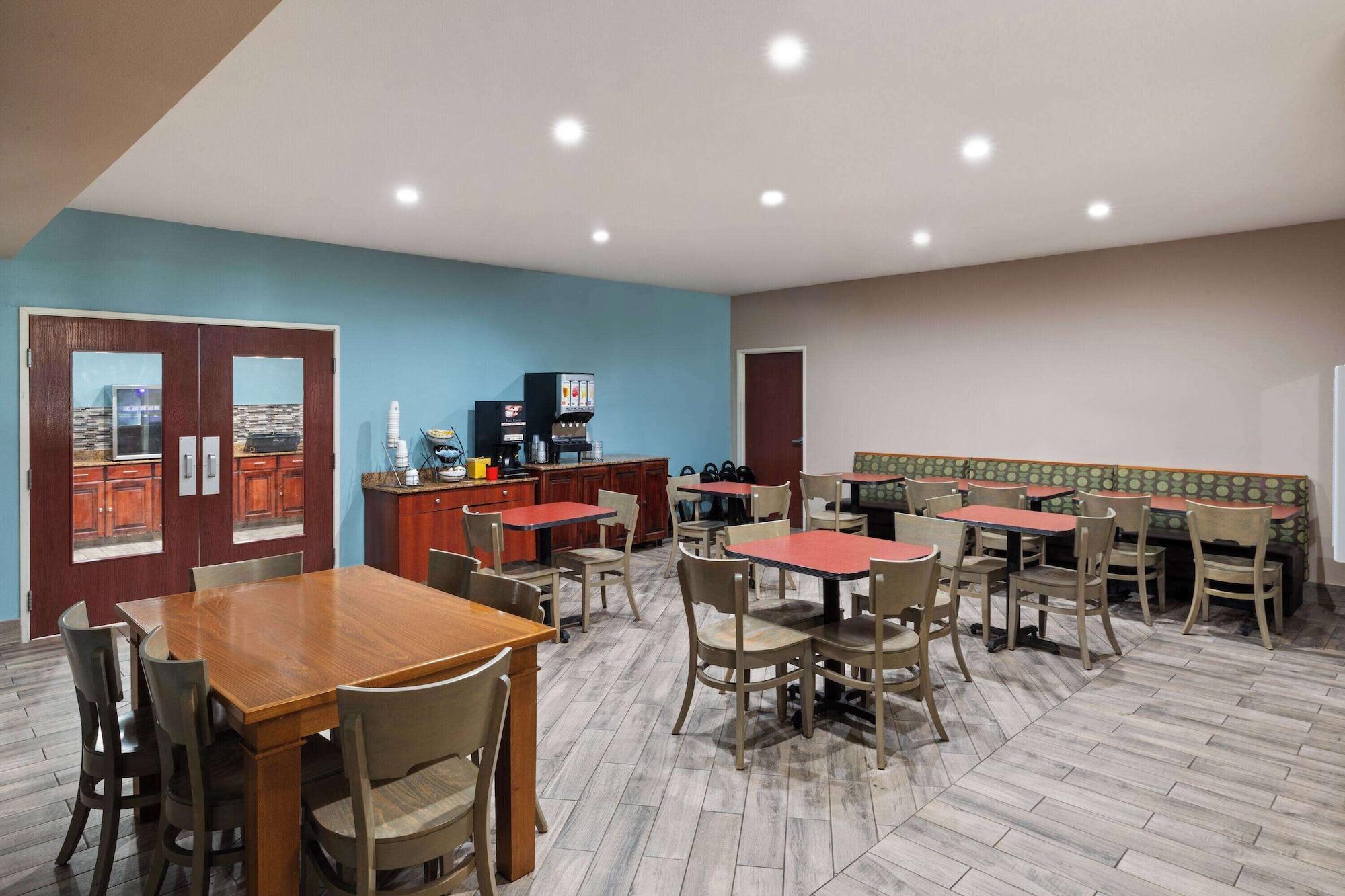 Restaurant Super 8 by Wyndham Lubbock West
