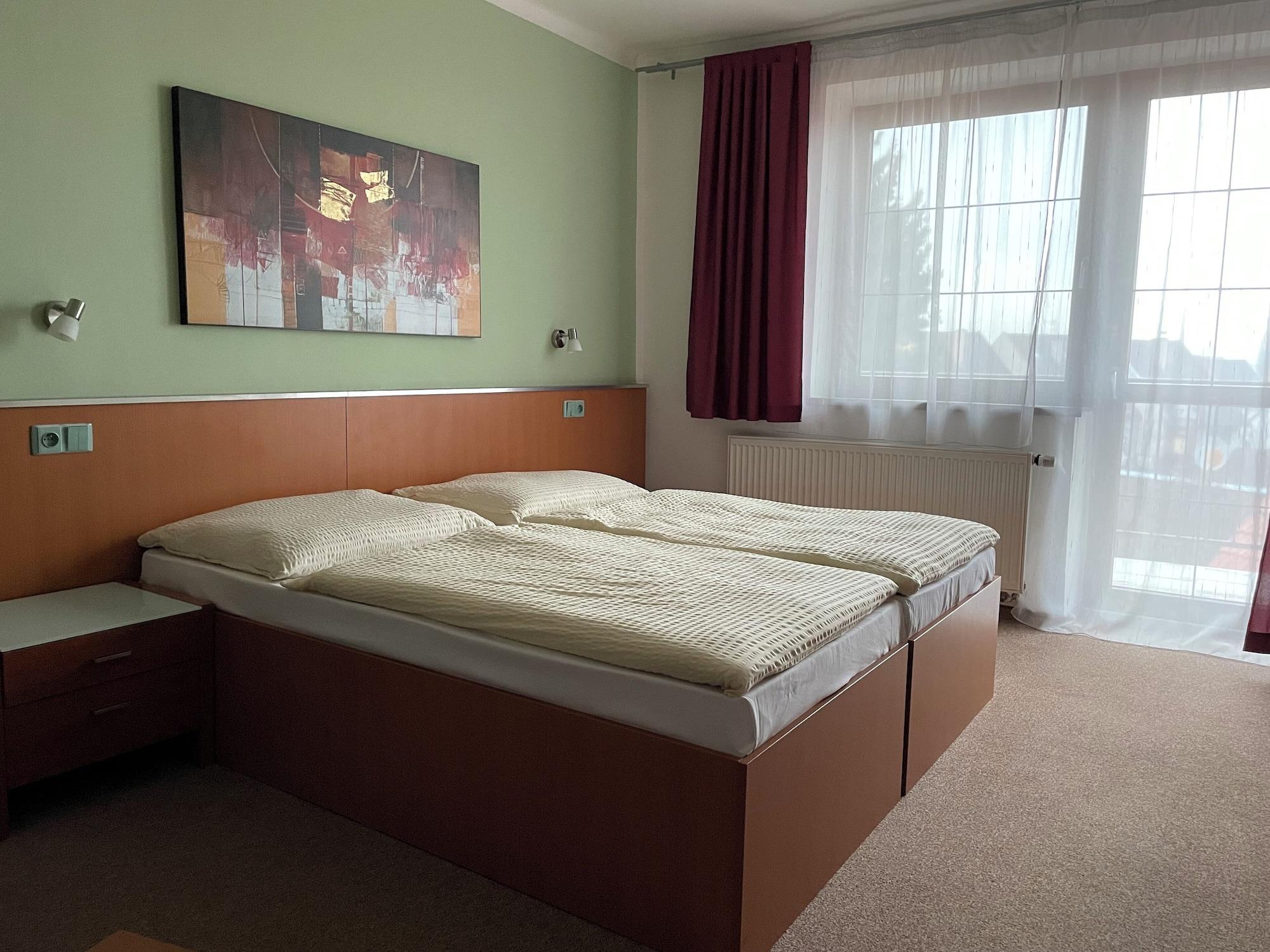 Habitación Hotel Ostrov Garni