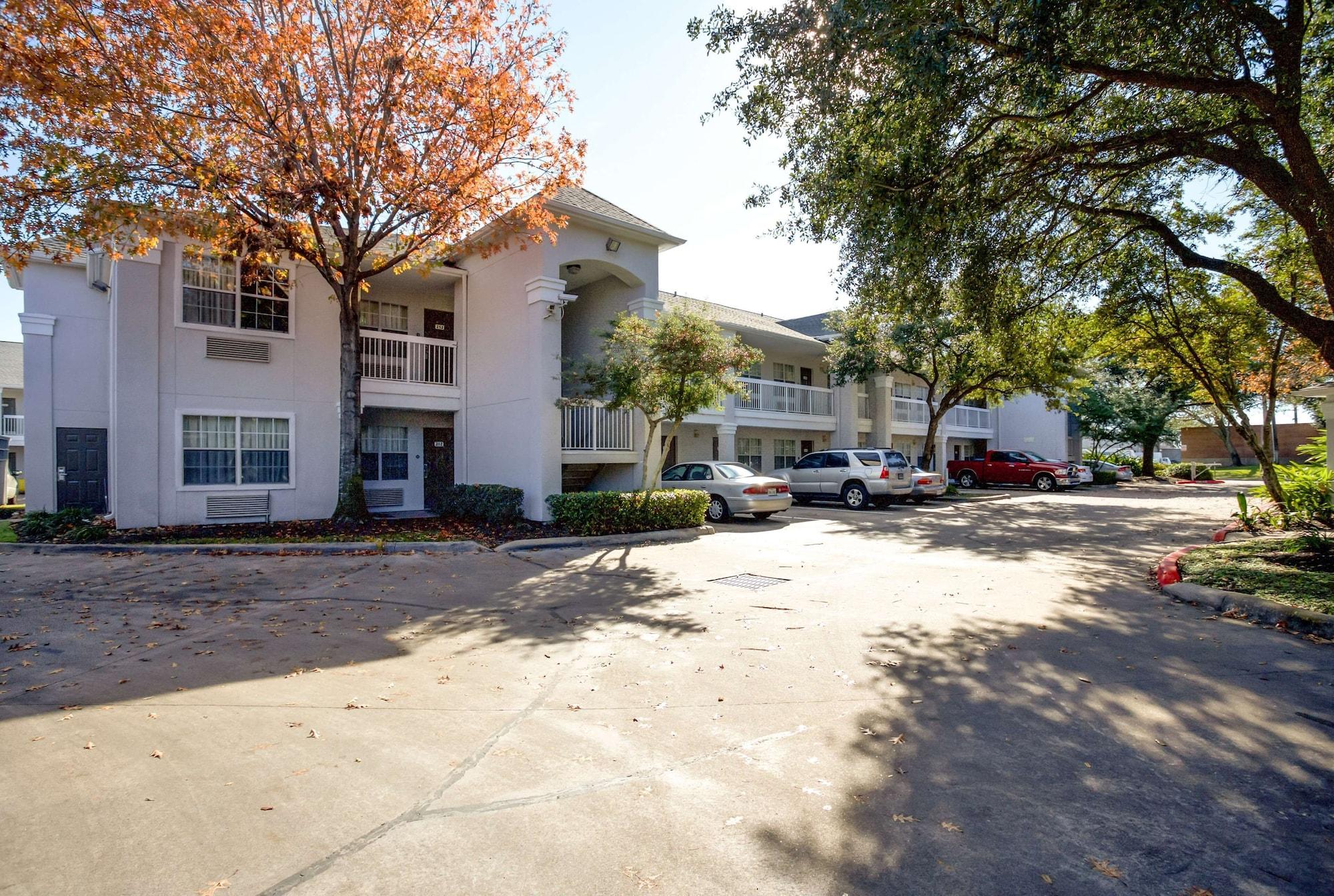 Vista Exterior Studio 6 Stafford, TX - Houston - Sugarland