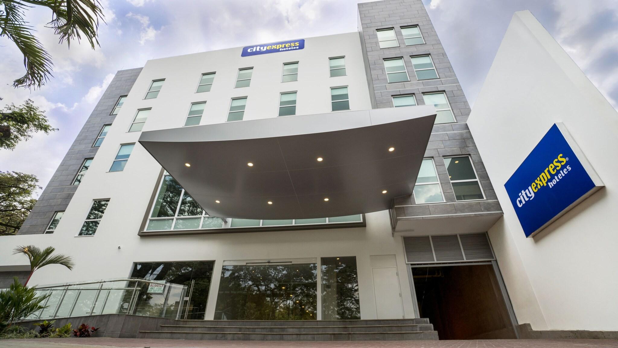 Vista Exterior City Express Plus by Marriott Cali Colombia