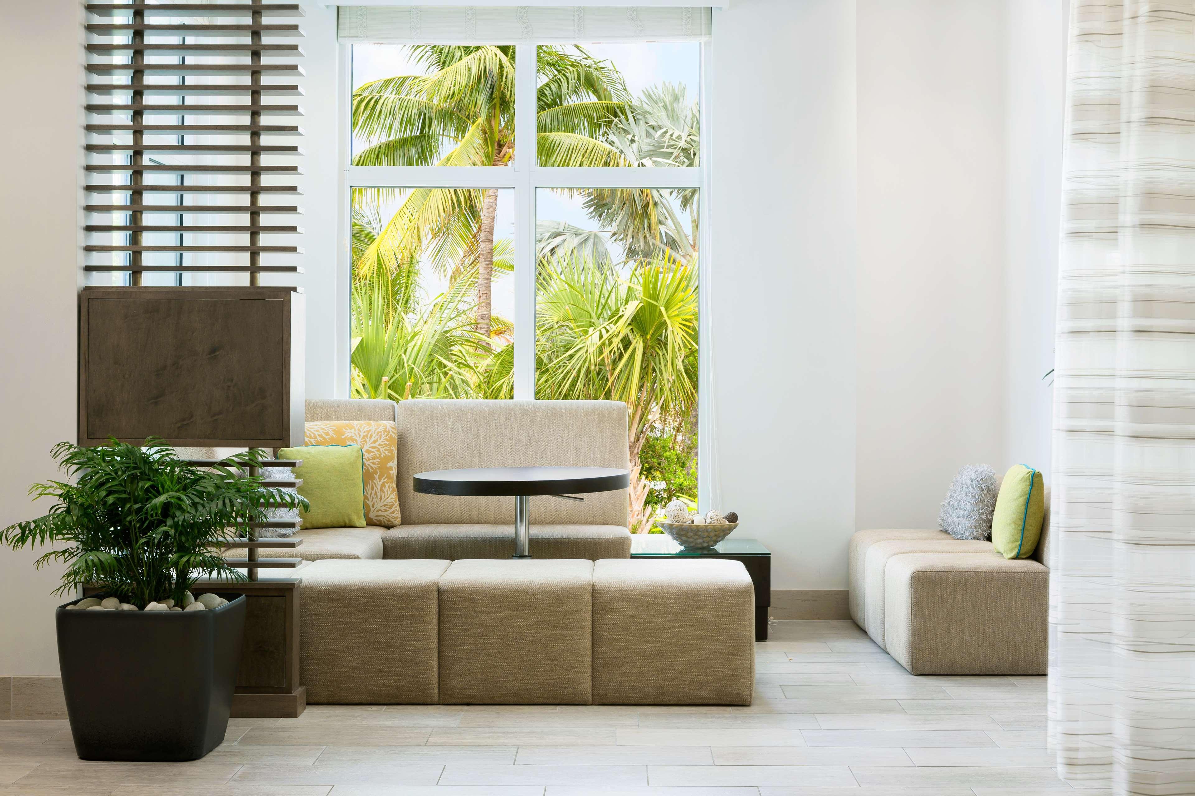 Vista Lobby Hilton Garden Inn Key West / The Keys Collection