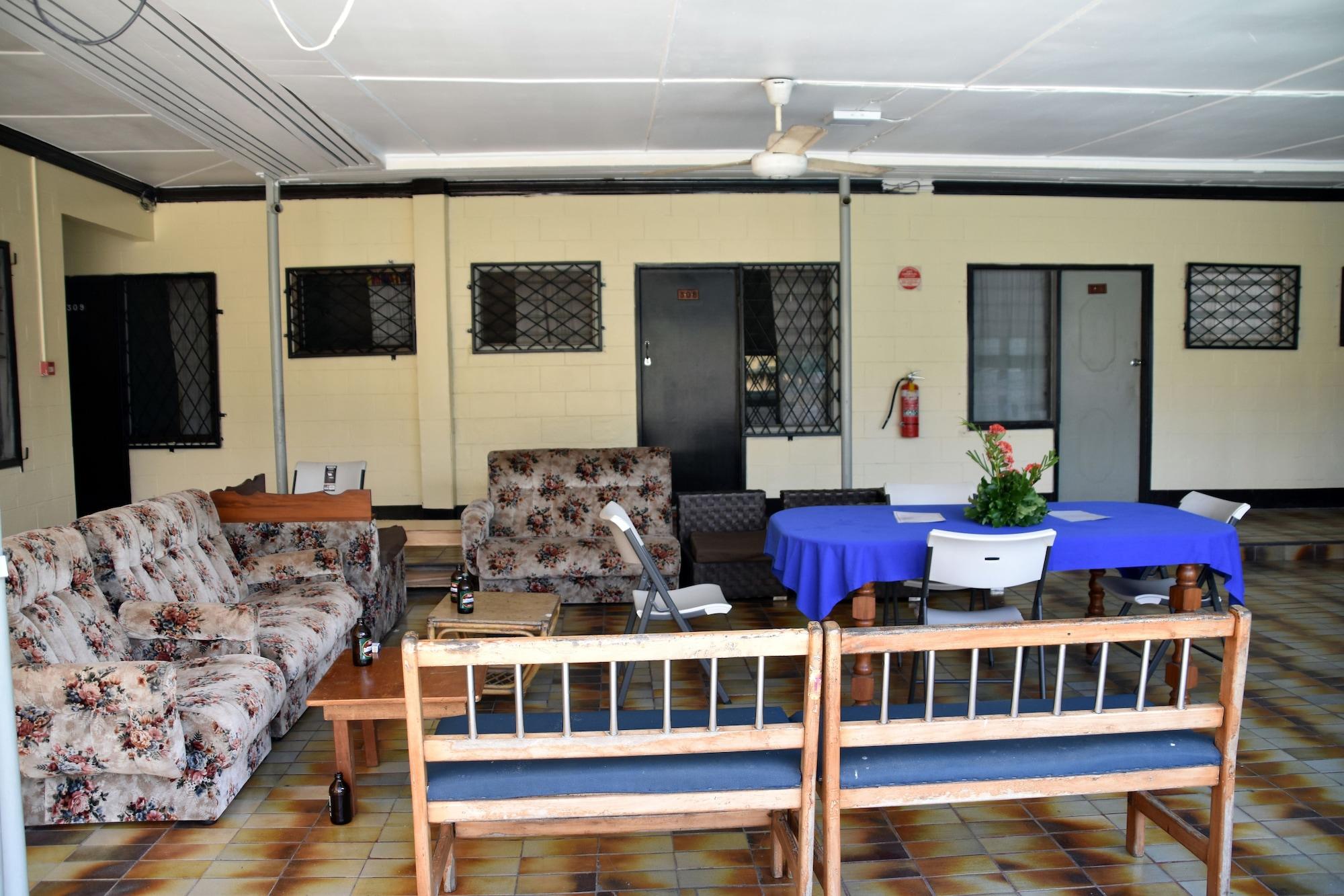 Bar/Salón Grand Melanesian Hotel