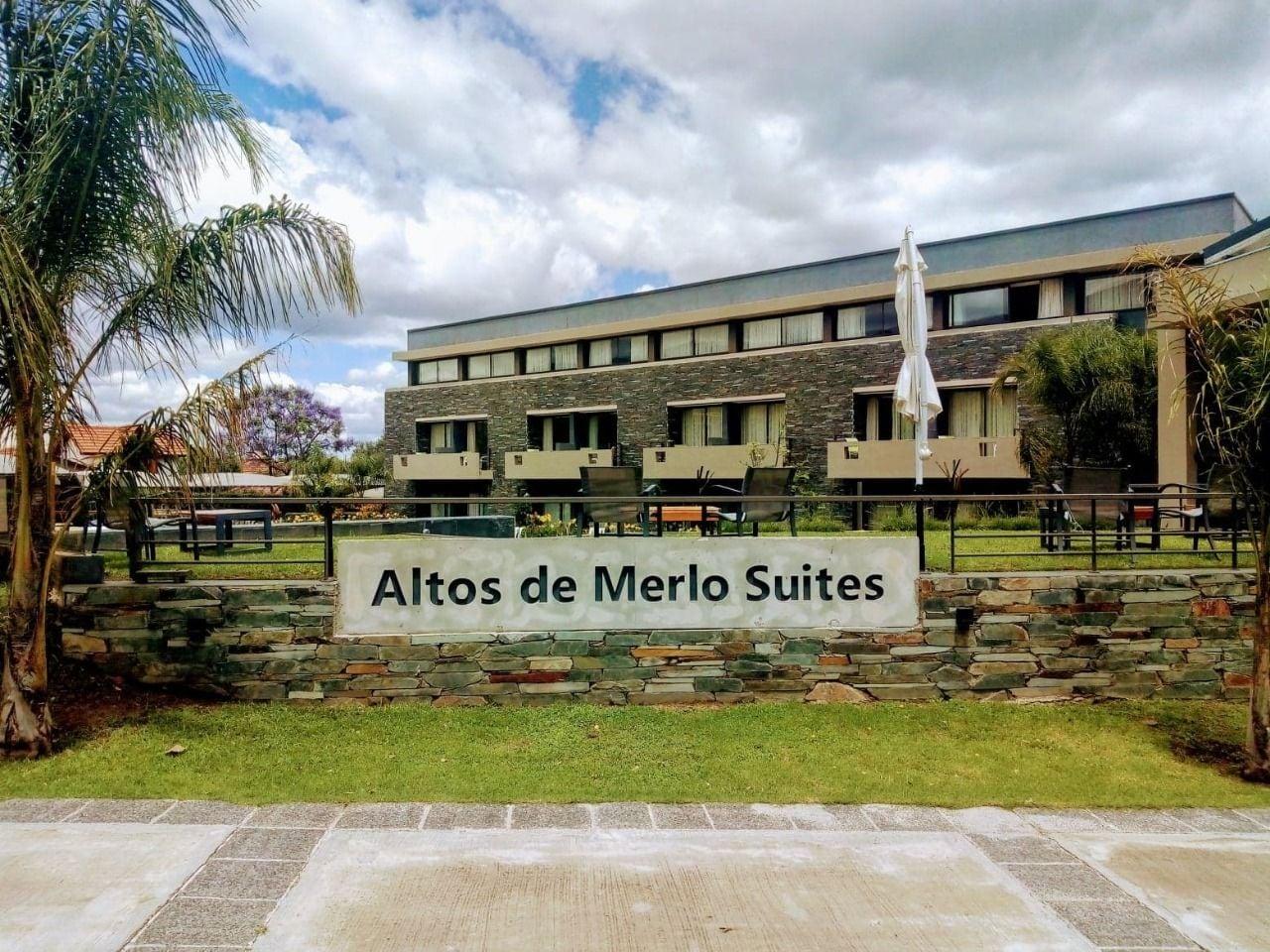 Vista Exterior Altos de Merlo Suites