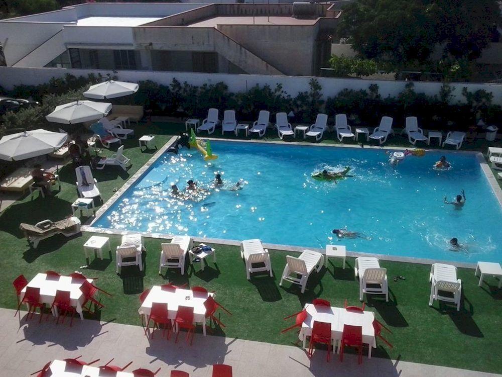 Vista Piscina Beverly Village