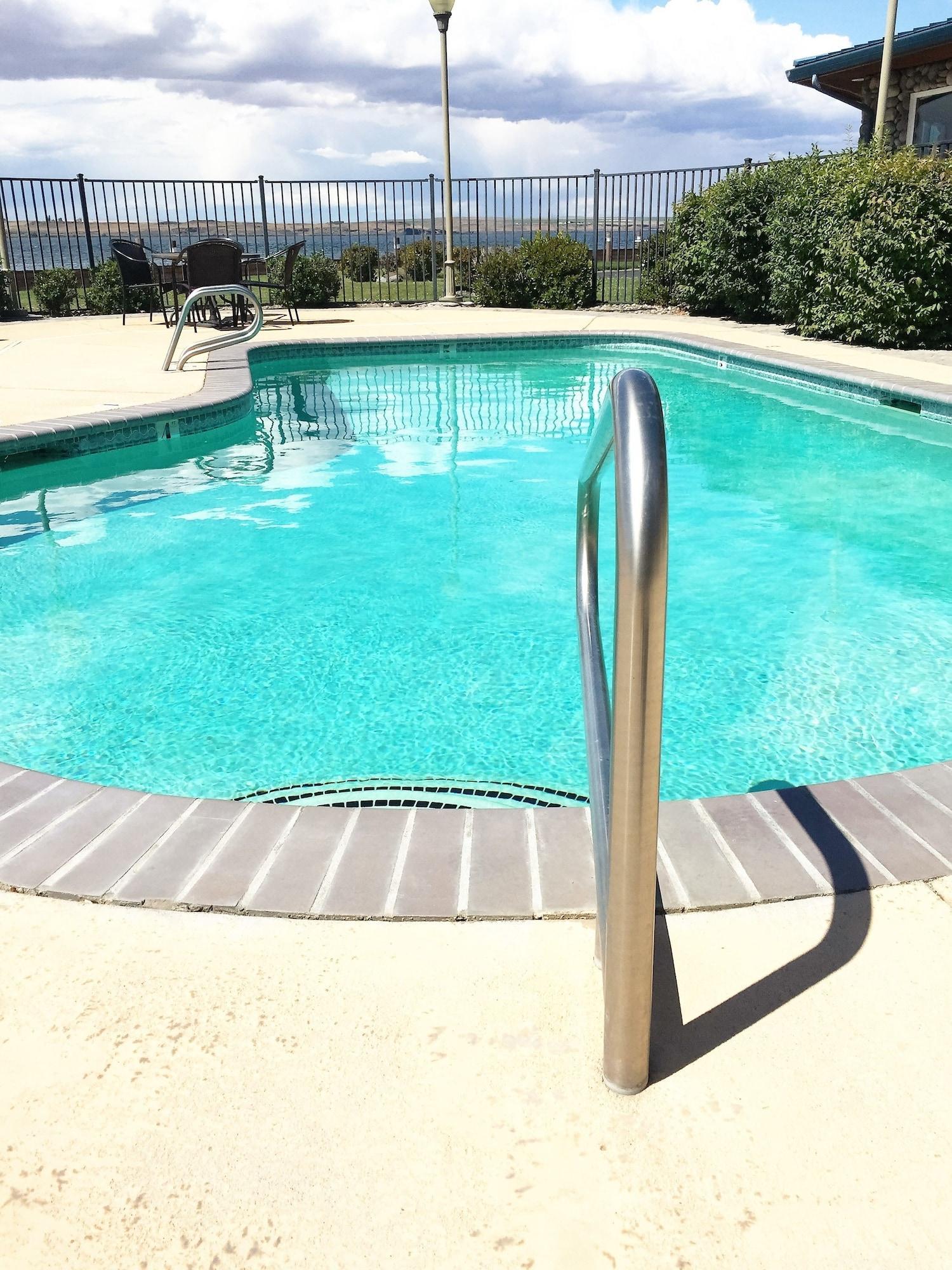 Instalaciones Recreativas River Lodge And Grill