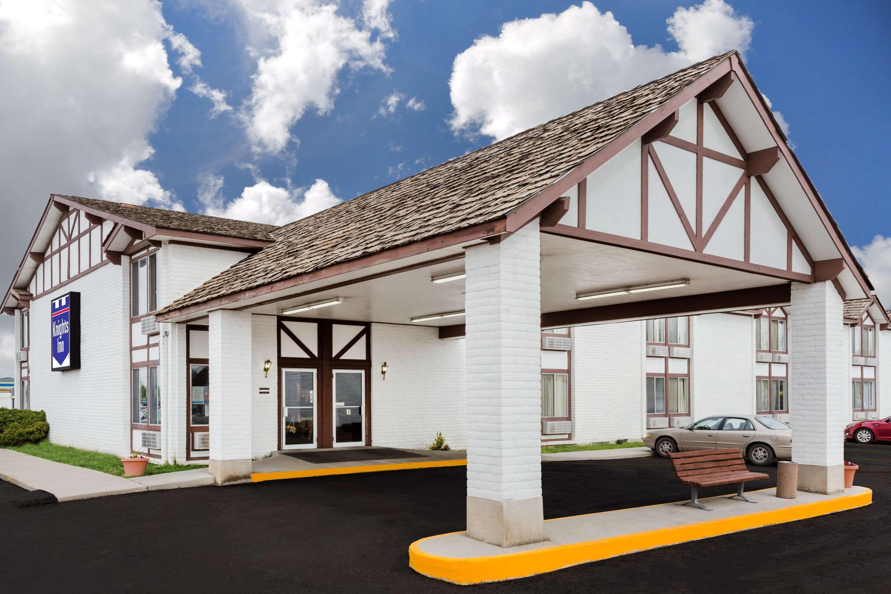 Vista Exterior Knights Inn Green River