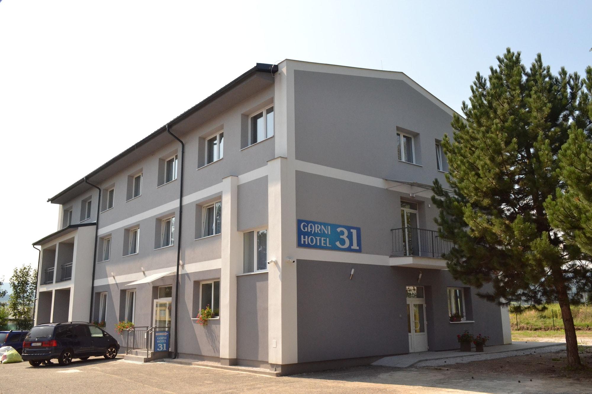 Varios Garni Hotel 31