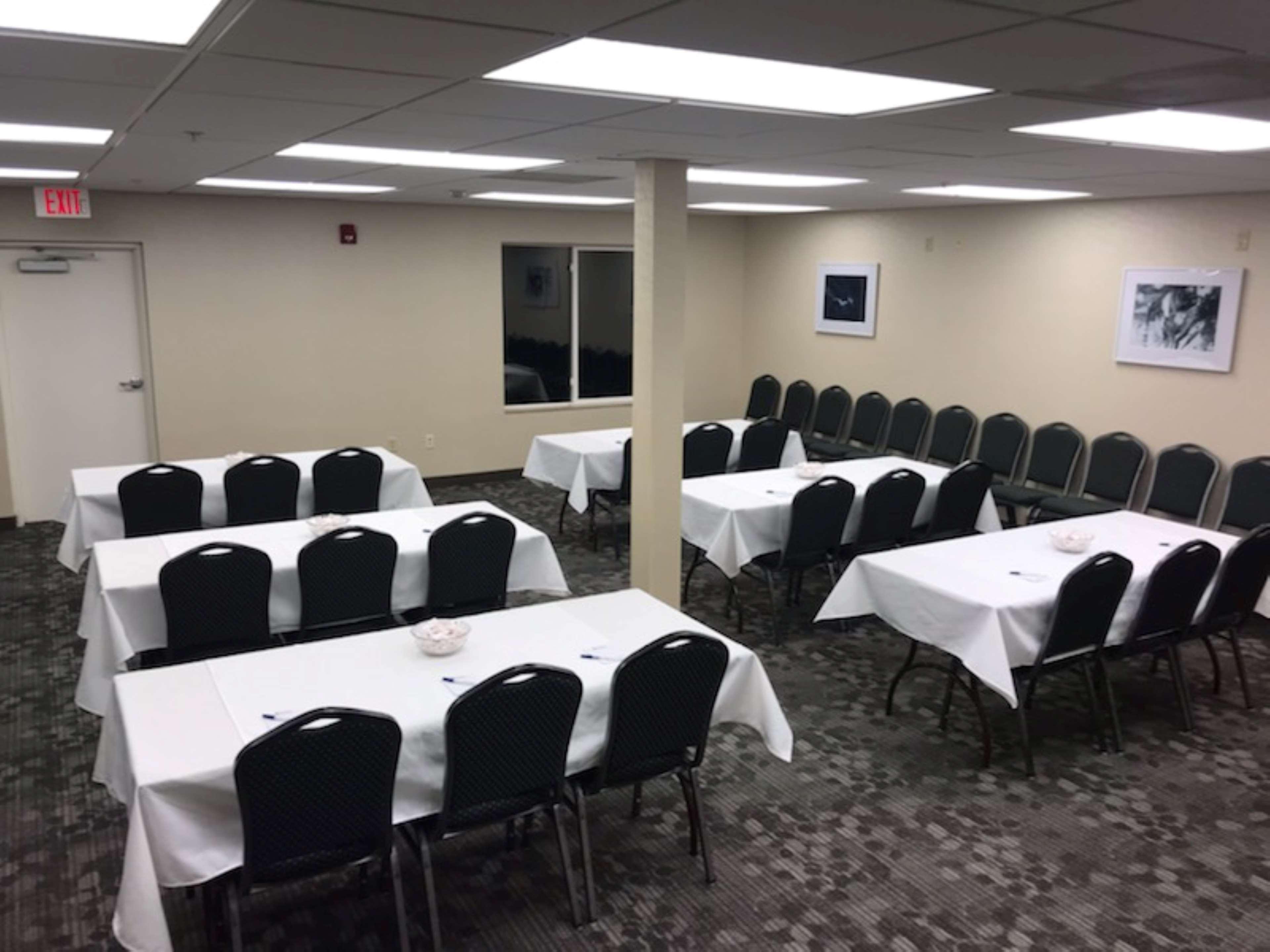 Centro de Negocios Best Western Dothan Inn & Suites