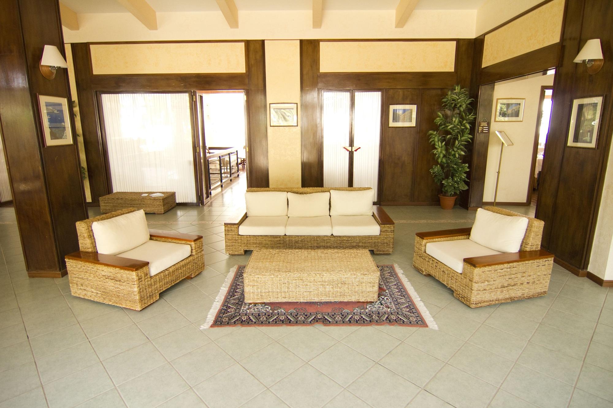 Vista Lobby Eden