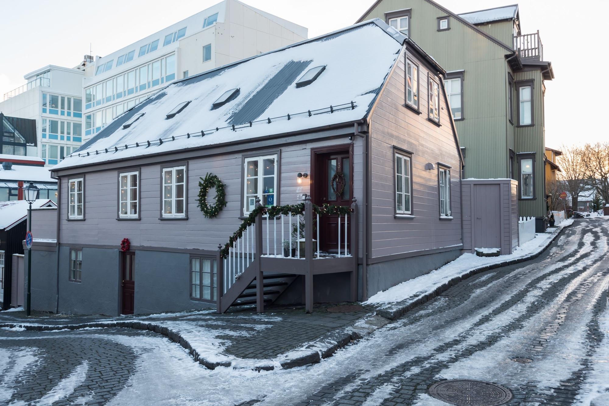 Varios Reykjavik Treasure