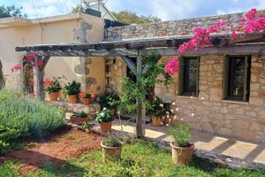 Arriendo temporal - Renovated traditional house with swimming pool