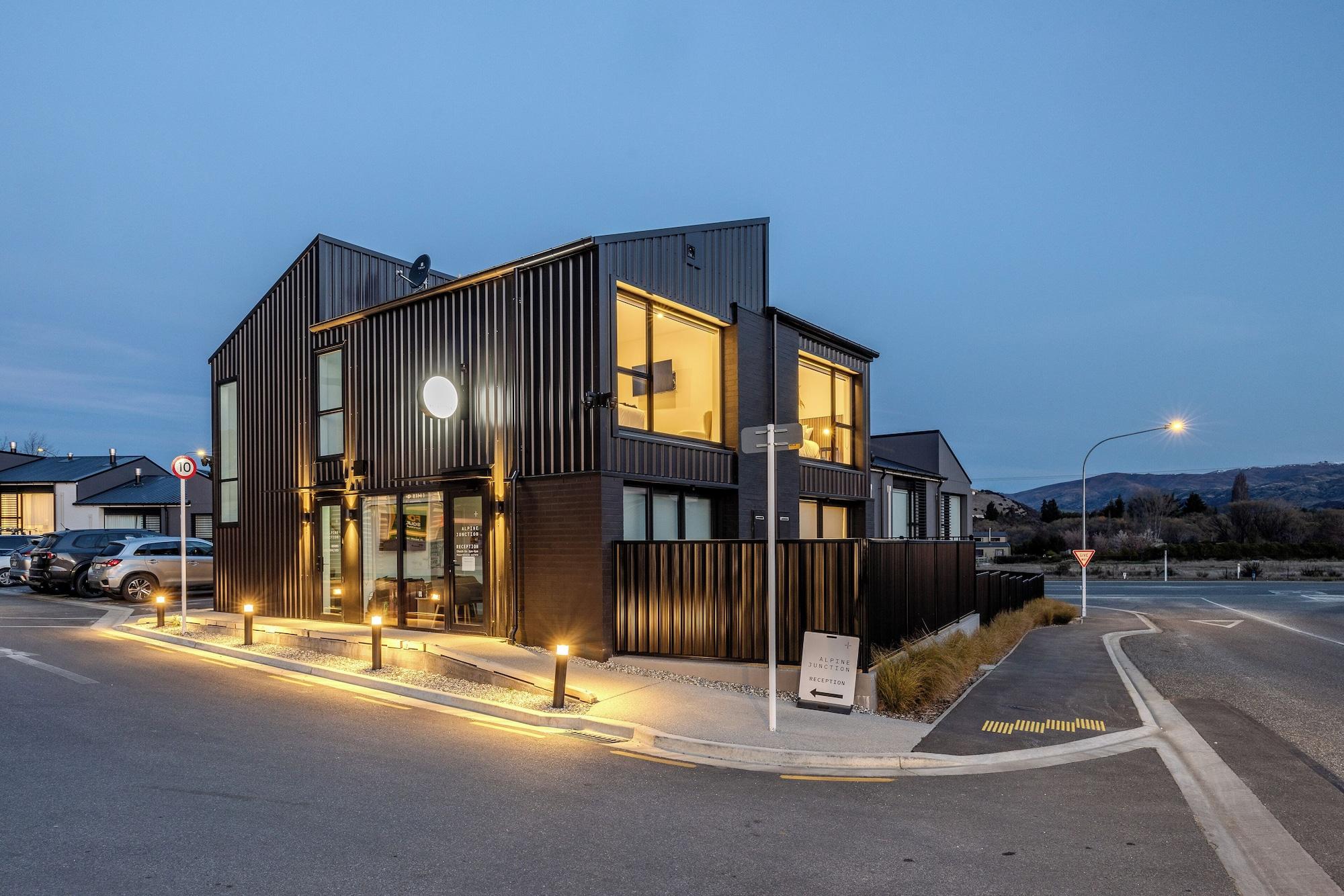 Vista Lobby Alpine Junction Townhouse Apartments