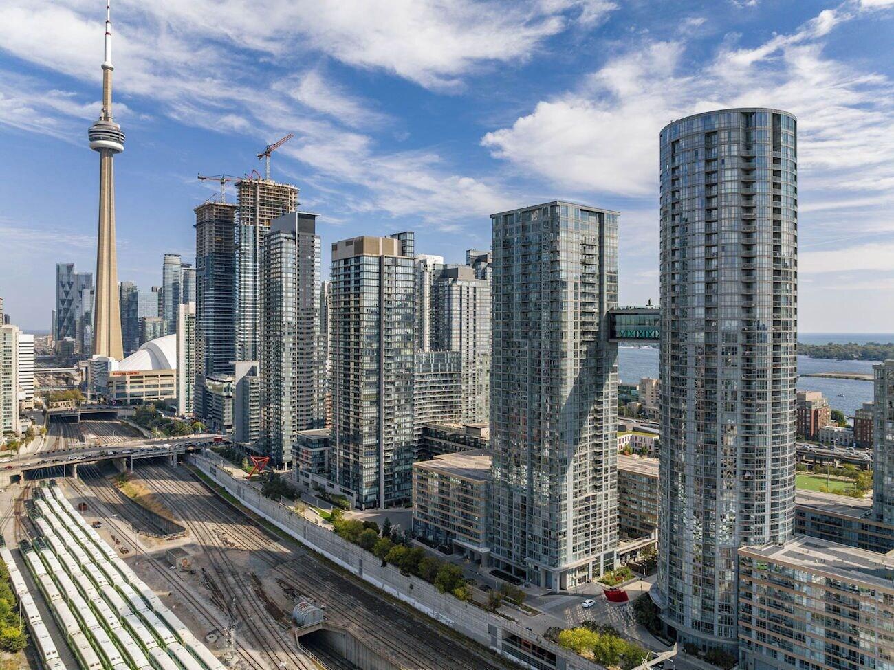 Varios City Suites w Views