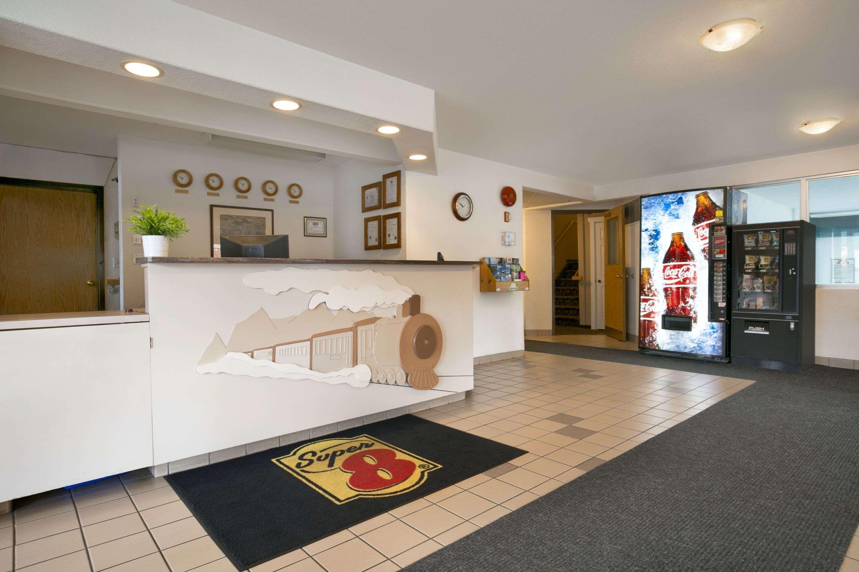 Vista Lobby Super 8 by Wyndham Revelstoke BC