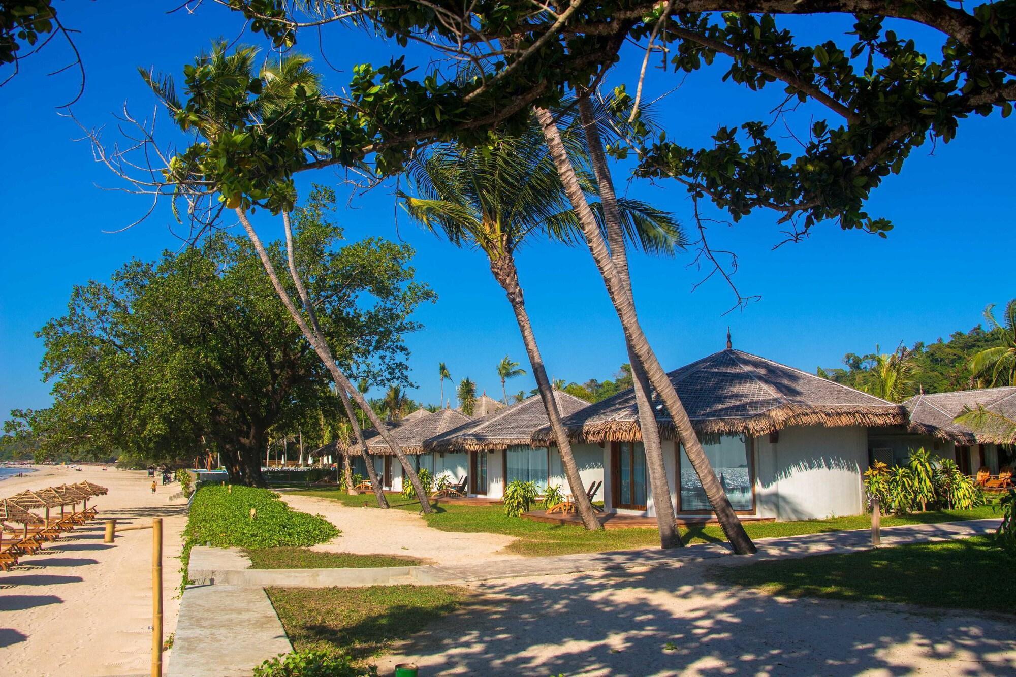 Vista Exterior Pristine Mermaid Resort