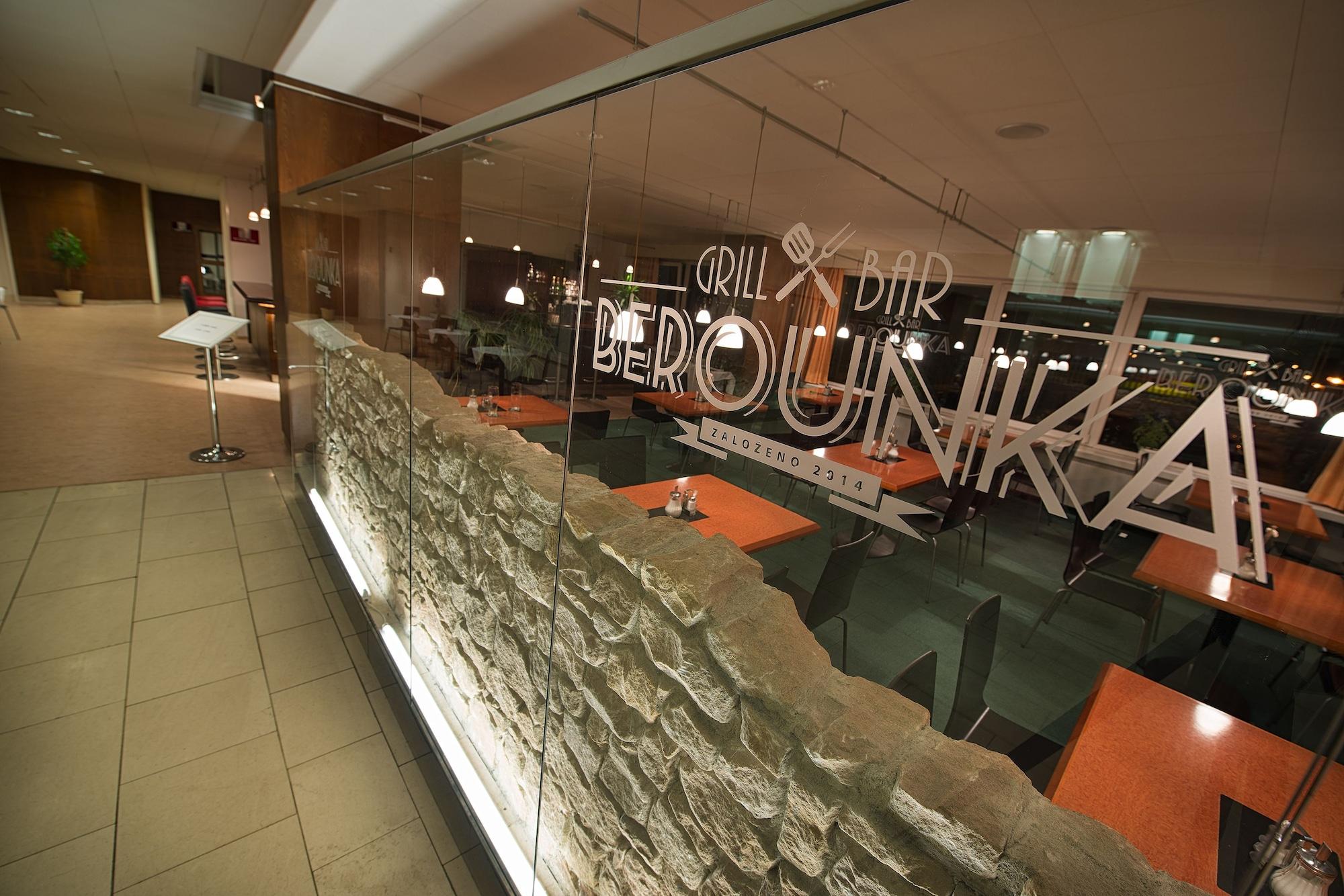 Bar/Salón Hotel Grand Litava Beroun