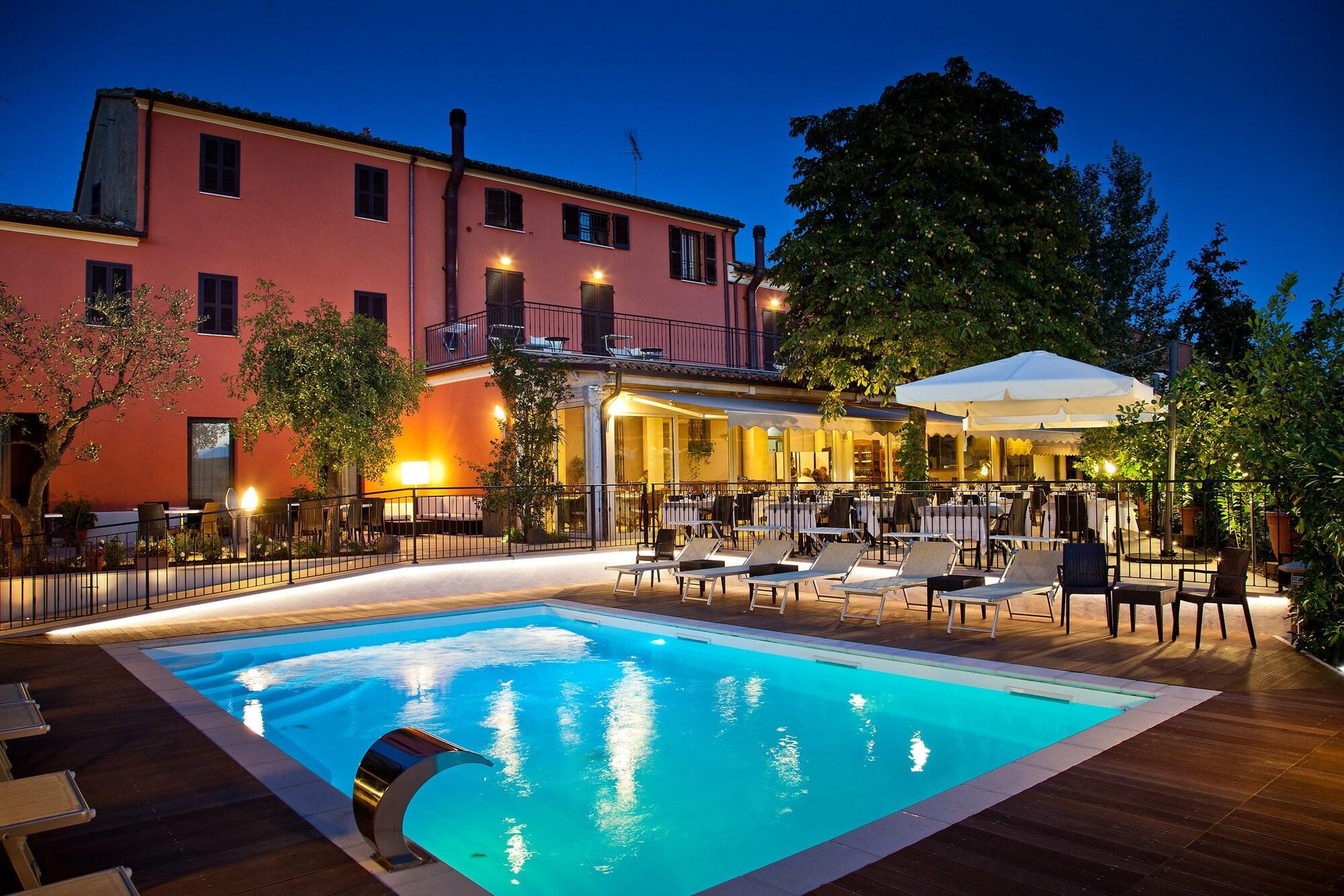 Vista Piscina Albergo La Palomba