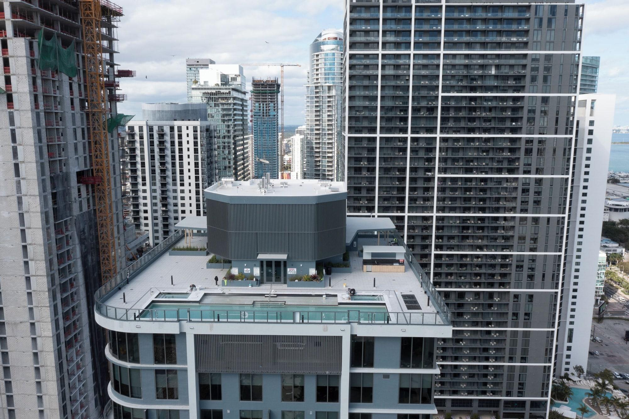 Vista Exterior Miami Central Suites