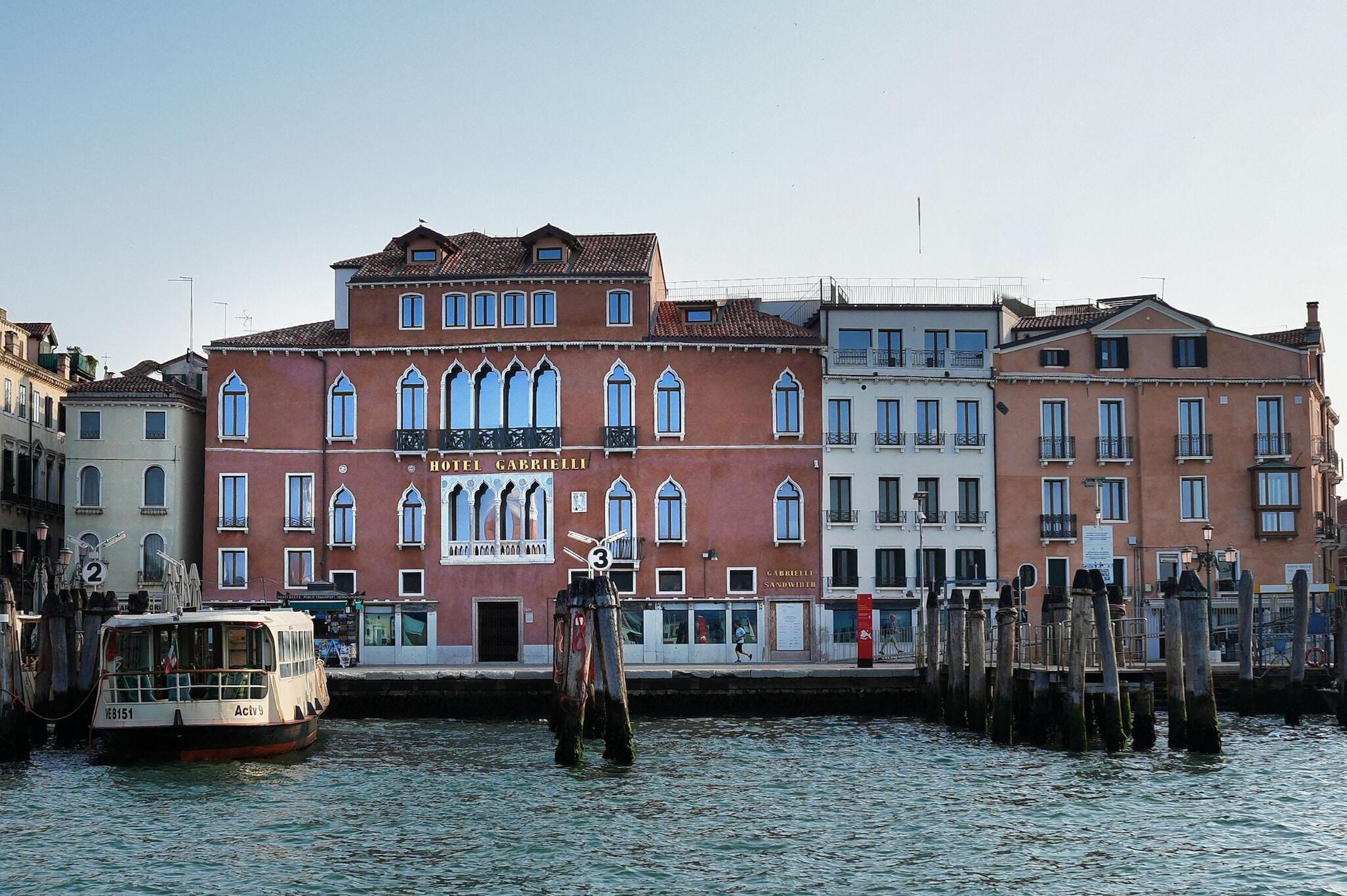 Vista Exterior Hotel Gabrielli - Starhotels Collezione