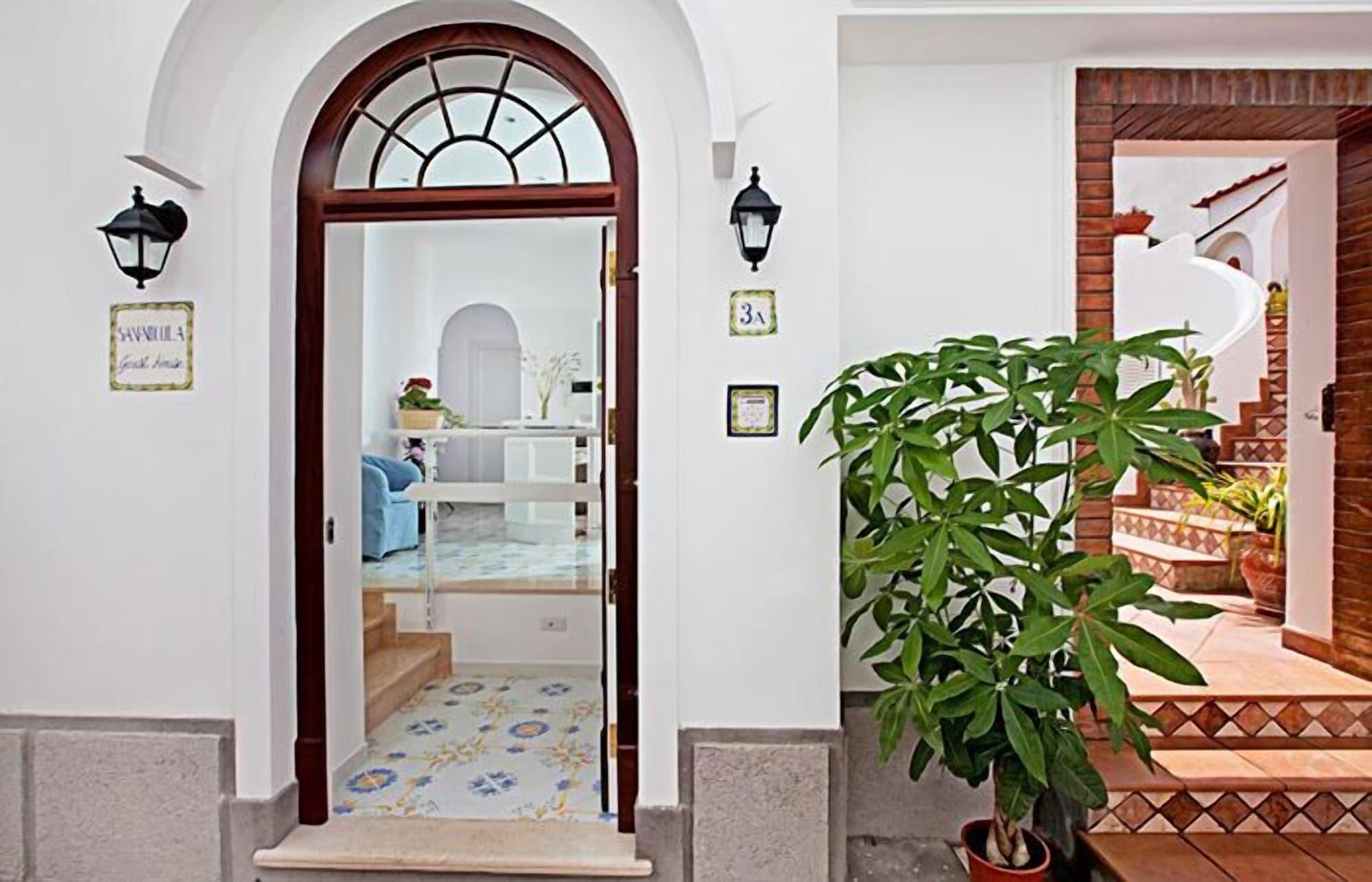 Varios San Nicola Guest House