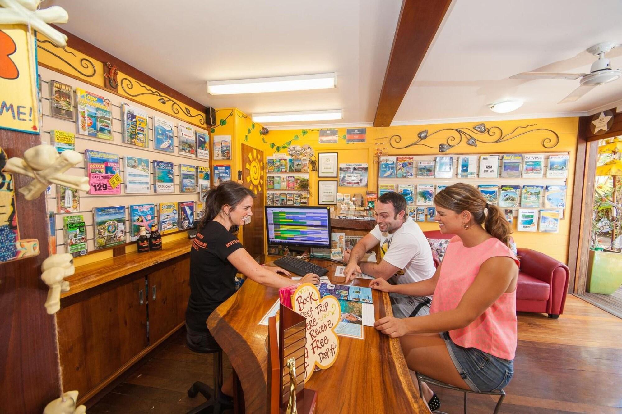Vista Lobby Travellers Oasis - Hostel