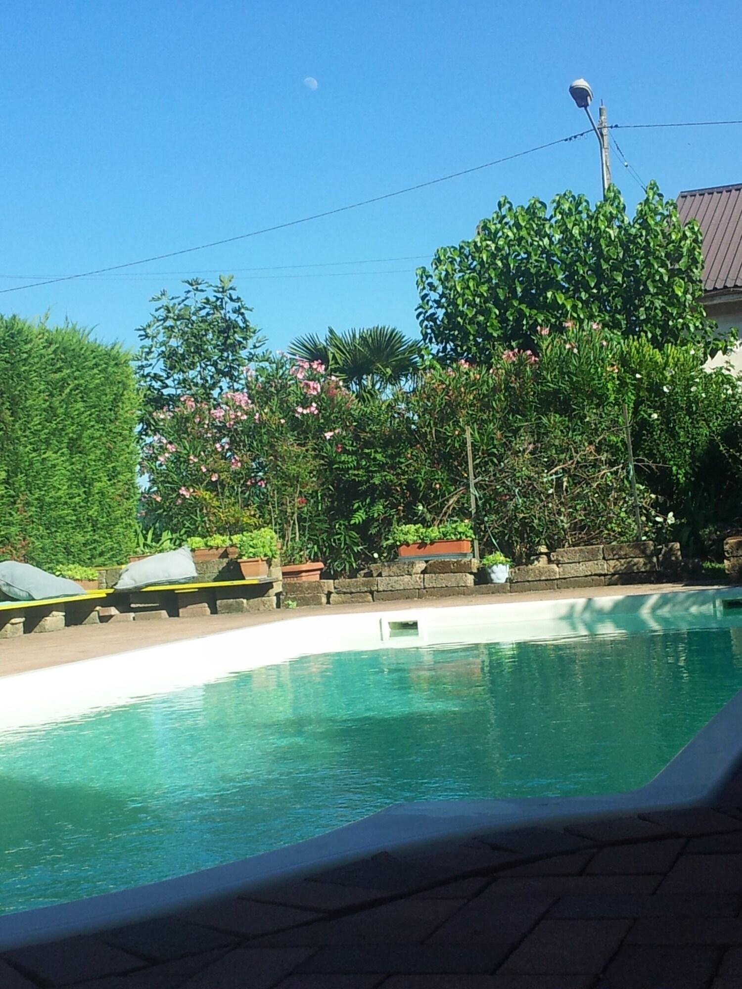 Vista Piscina Il Pioppo e la Fonte