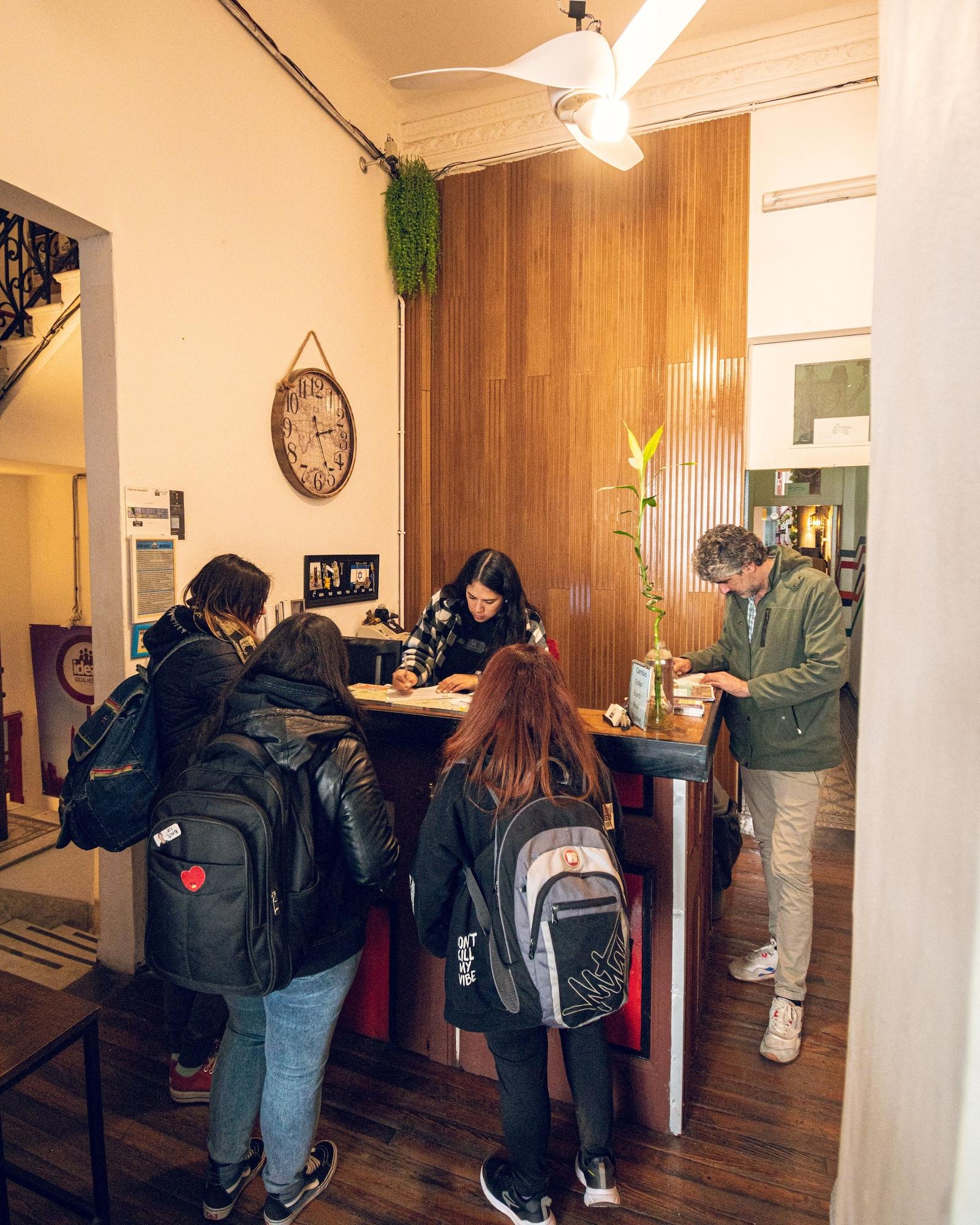Vista Lobby Ideal Social
