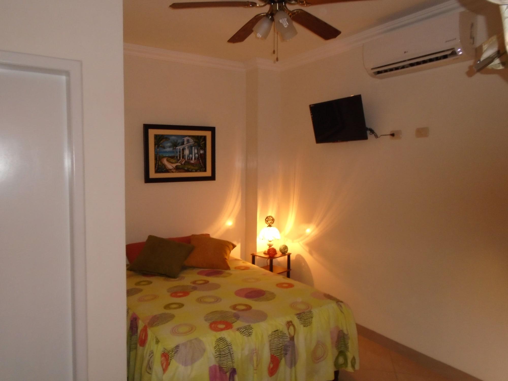 Varios Jeshua Inn Guayaquil