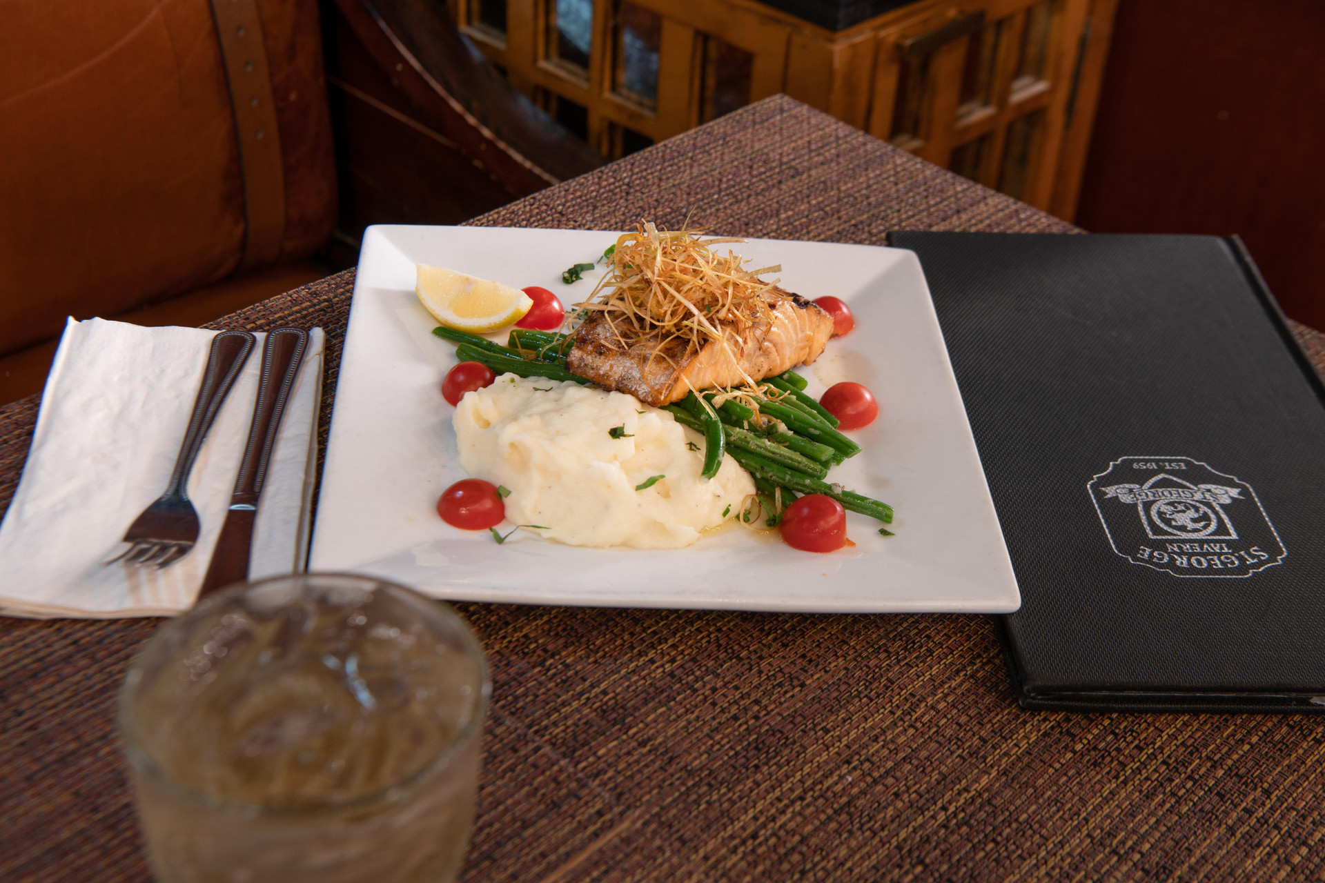 Restaurant Holiday Inn Manhattan-Financial District, an IHG Hotel