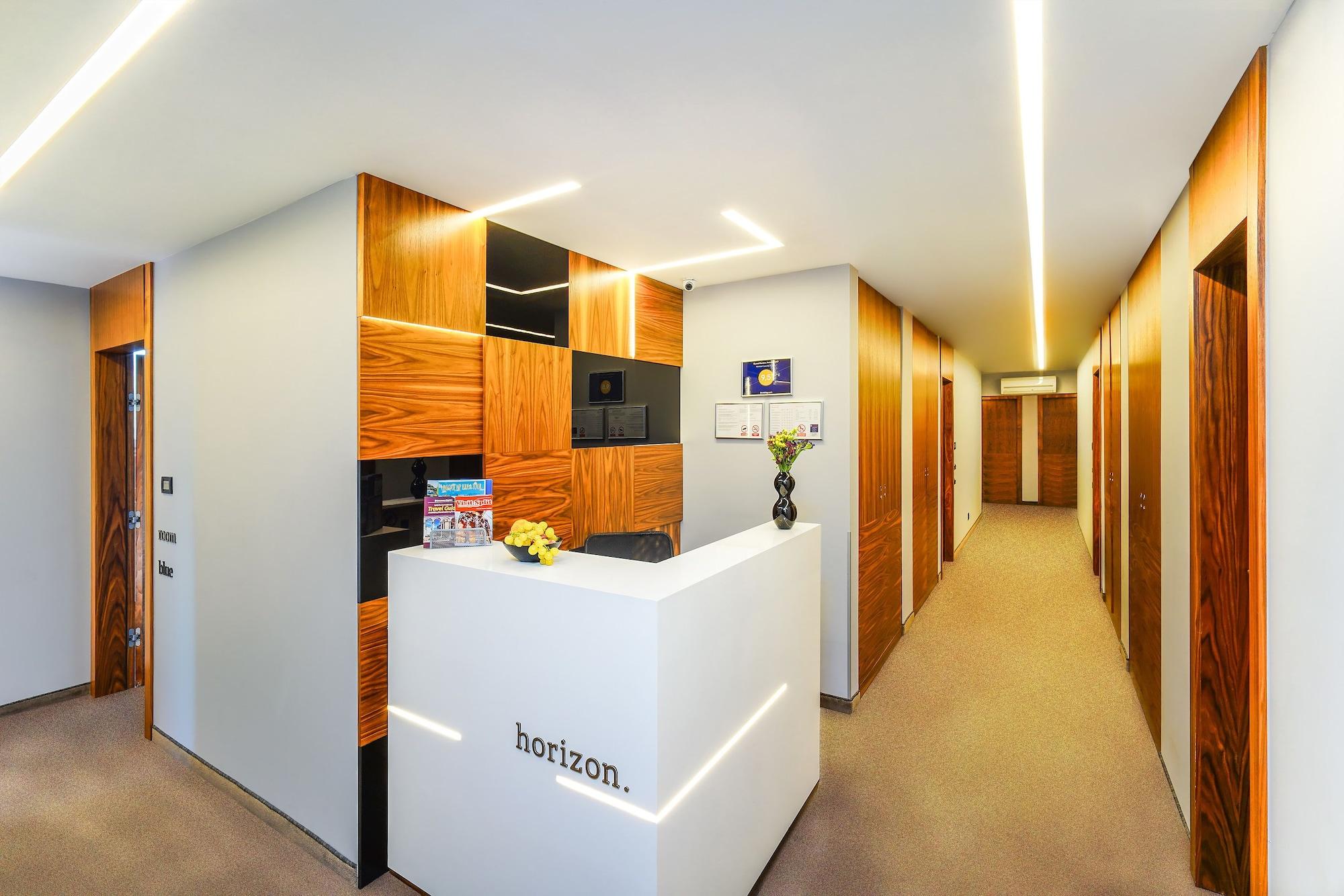 Vista Lobby Horizon Luxury Suites