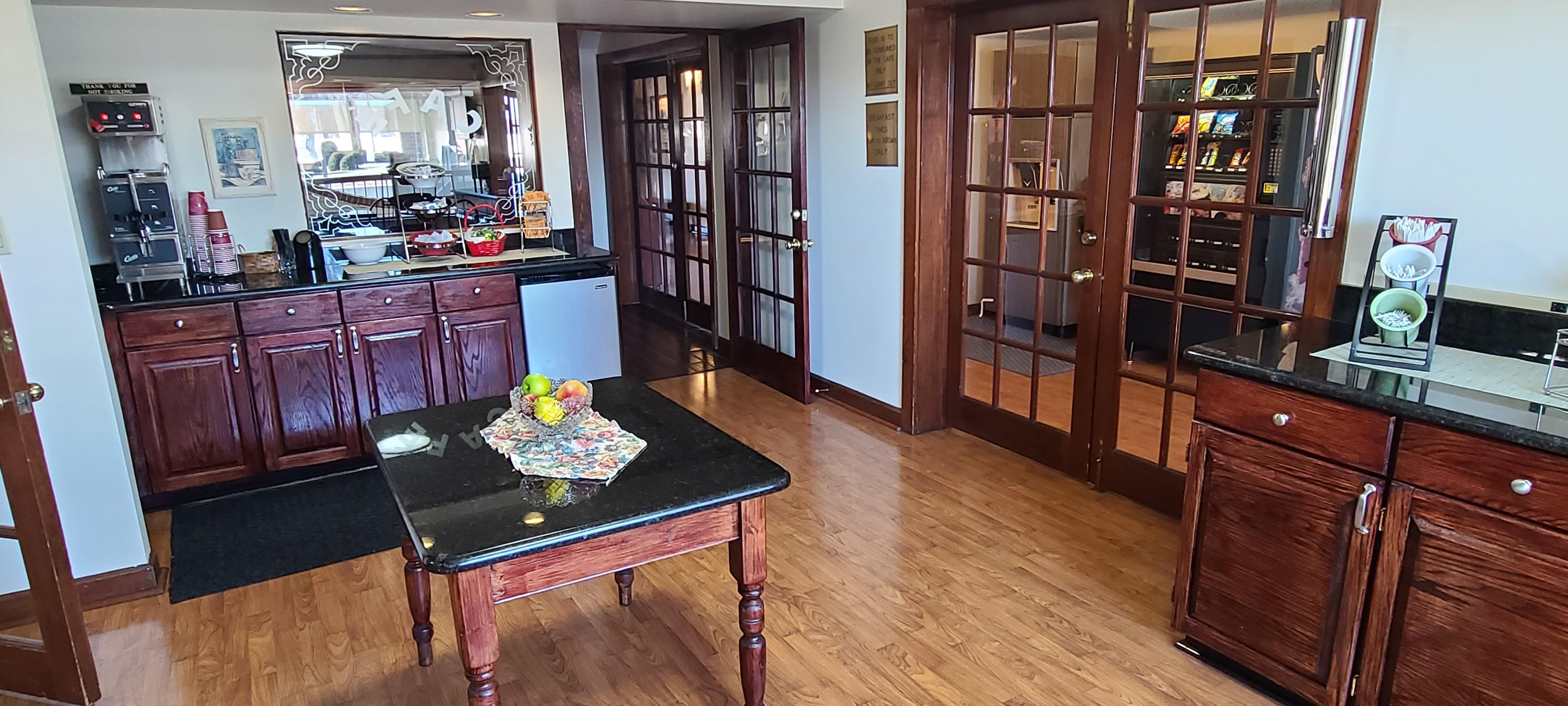 Vista Lobby Red Roof Inn & Suites Cornelius – Lake Norman