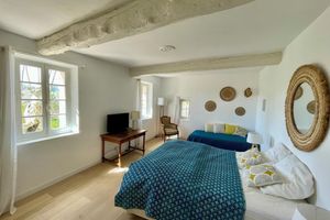 Alquiler Vacacional - Stately property with 3 tennis & sport courts and a large pool, village 5' walk