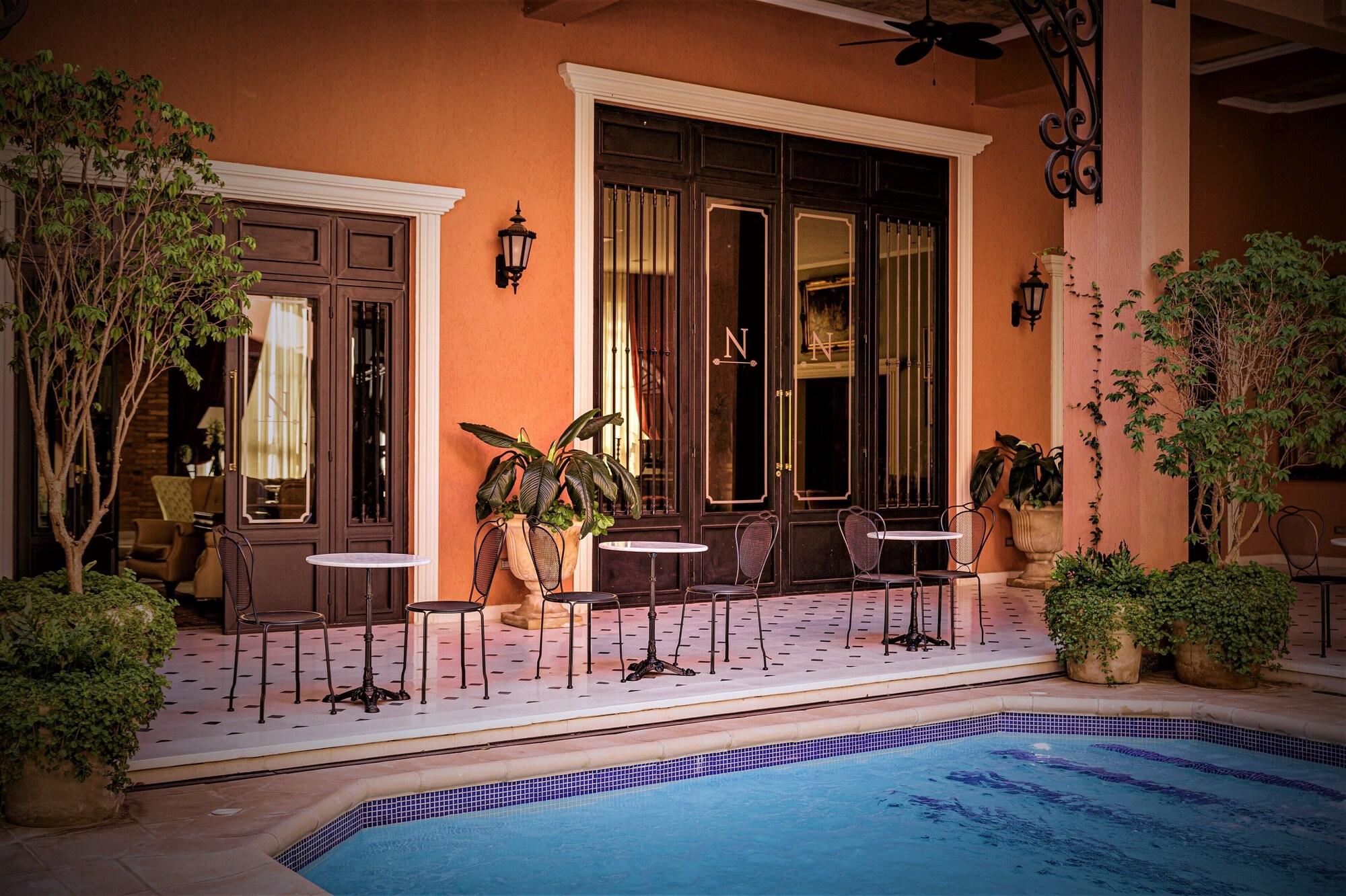 Varios Nino Hotel Boutique