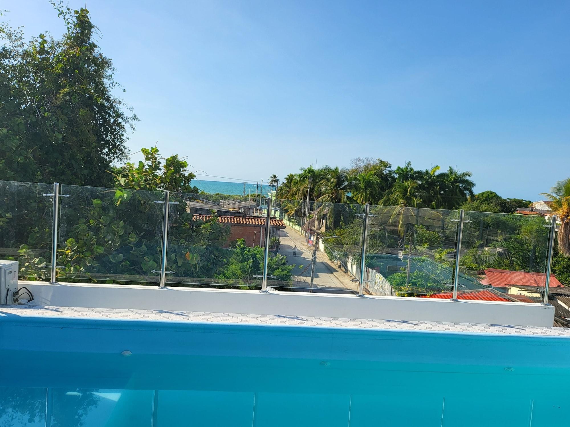 Vista Piscina Hostal Casa Familiar Josi