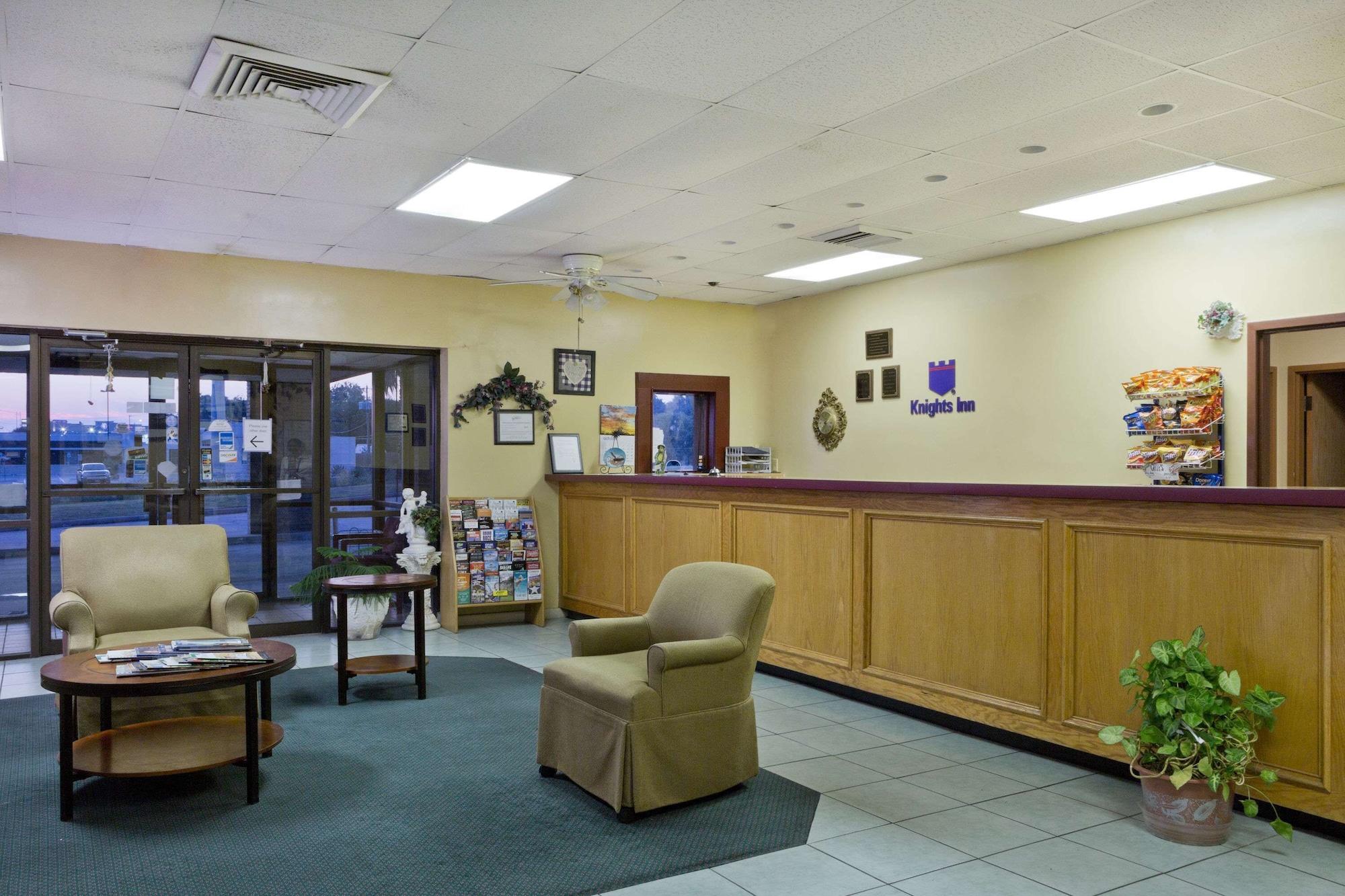 Vista Lobby Knights Inn Brenham