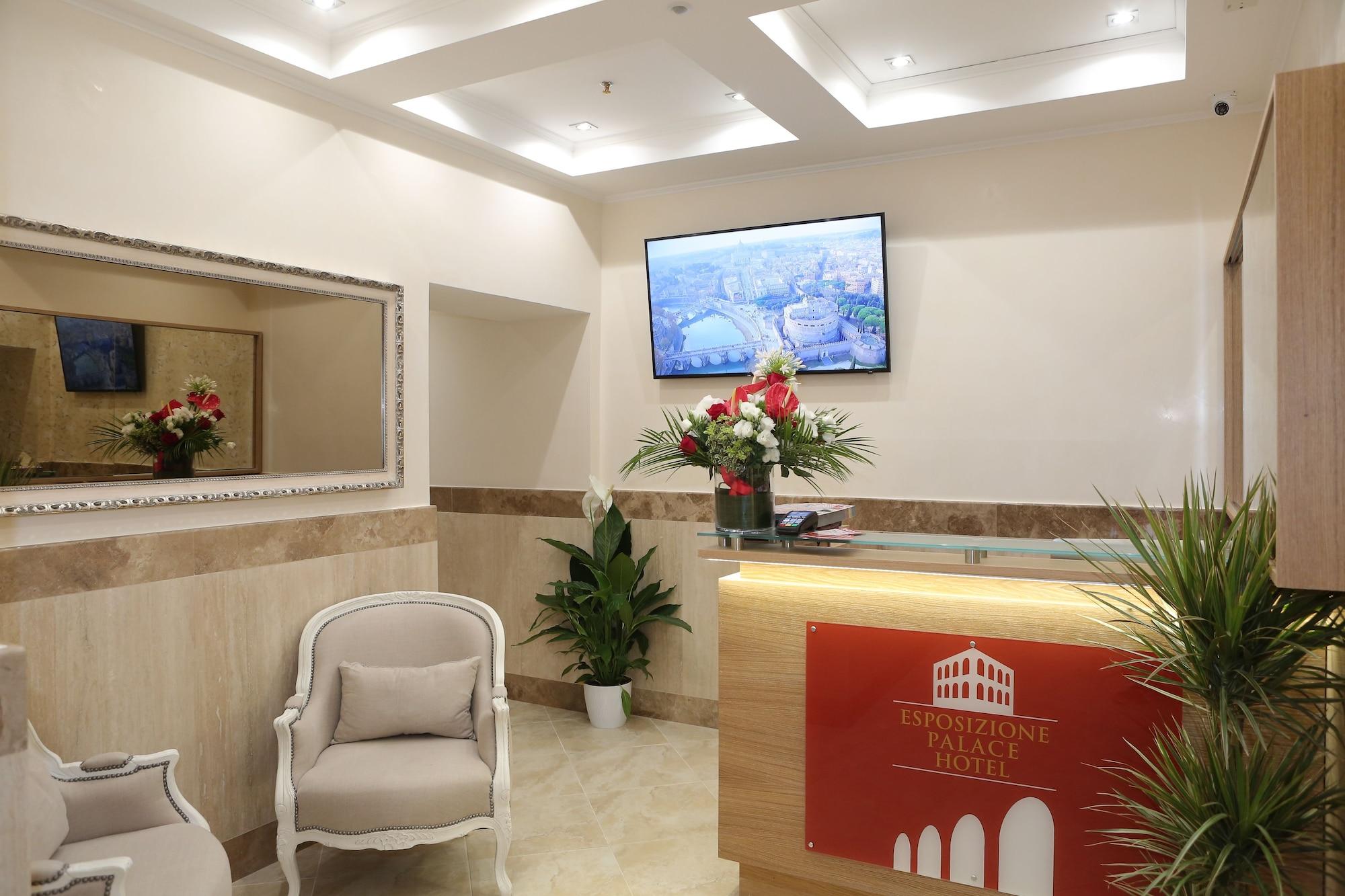 Vista Lobby Esposizione Palace Hotel