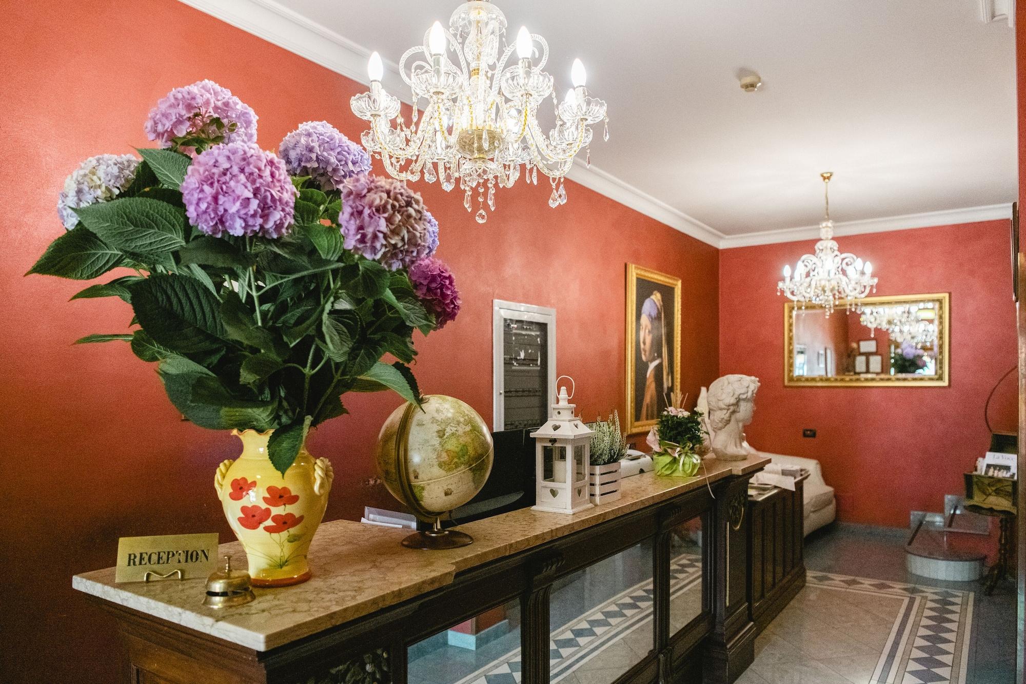 Vista Lobby Hotel Le Lanterne