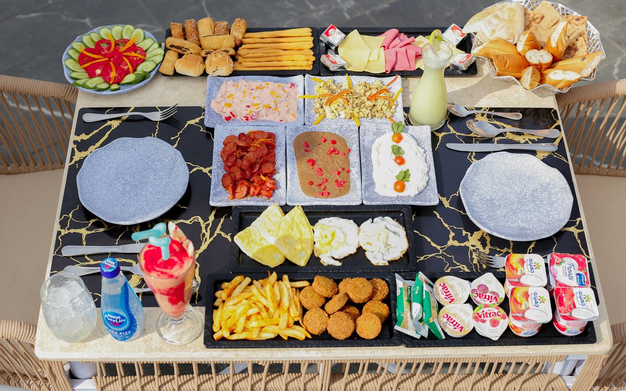 Restaurant Tree Lounge Pyramids View INN, Sphinx Giza.