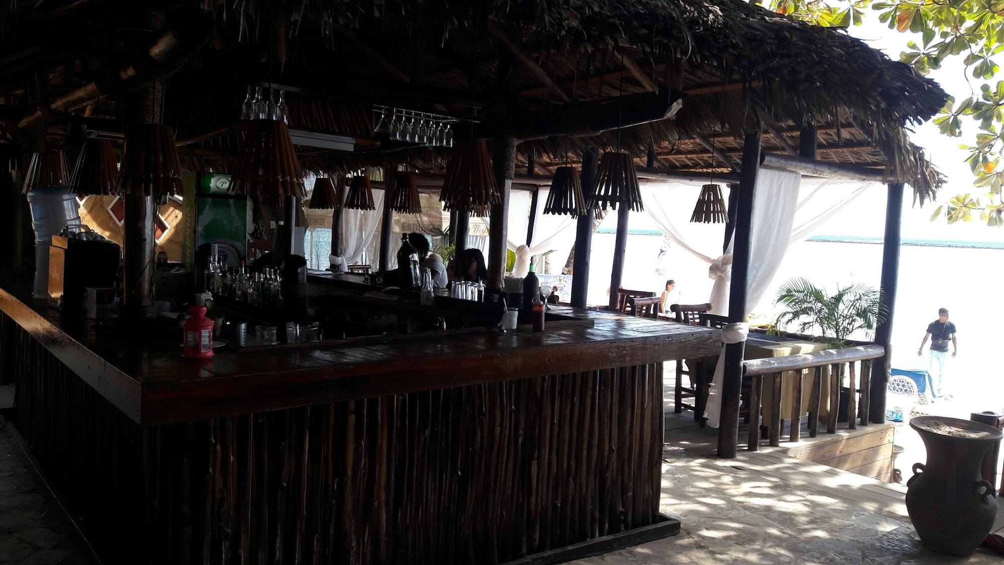 Bar/Salón Village on the Beach