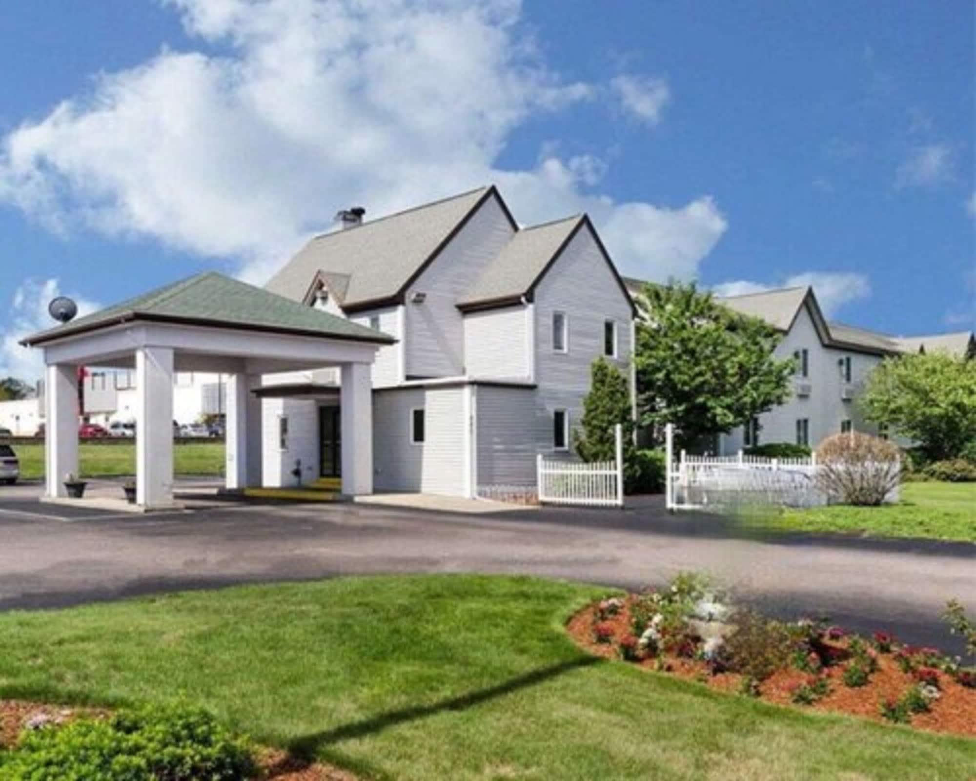 Vista Exterior Residences at Solomon Pond