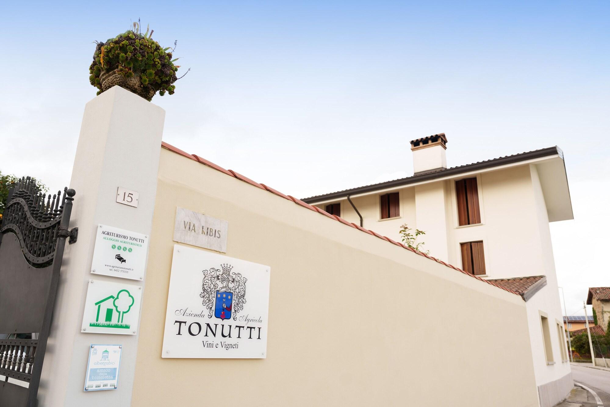 Varios Agriturismo Tonutti