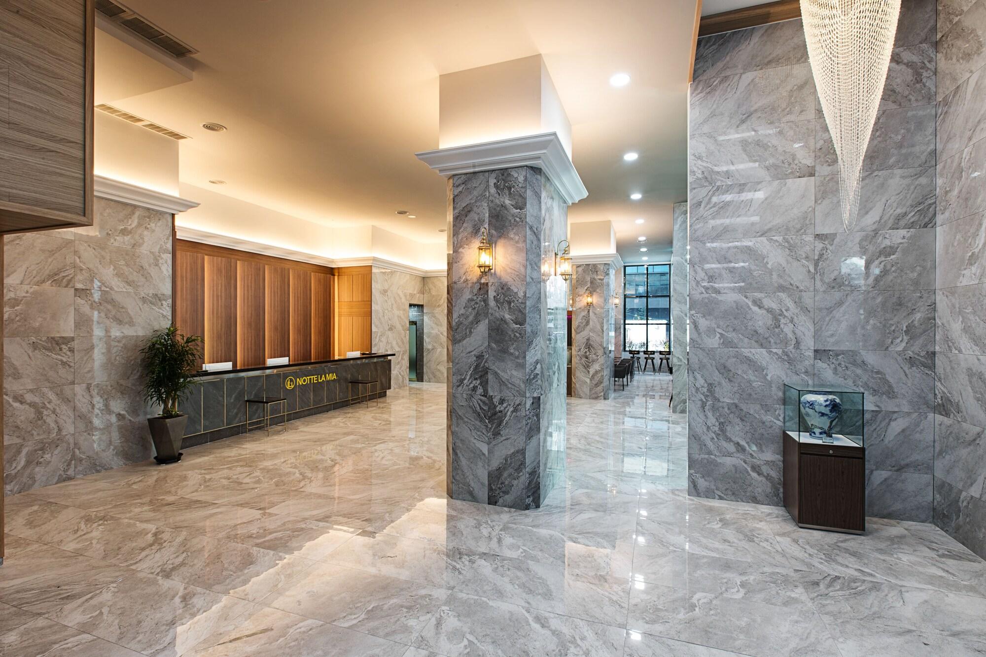 Vista Lobby Notte La Mia