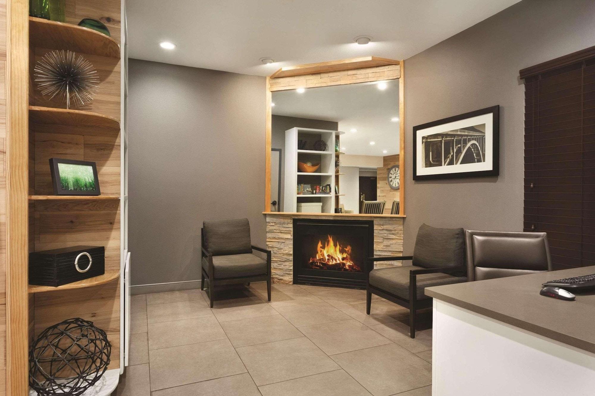 Vista Lobby Country Inn & Suites by Radisson, Bryant (Little Rock), AR